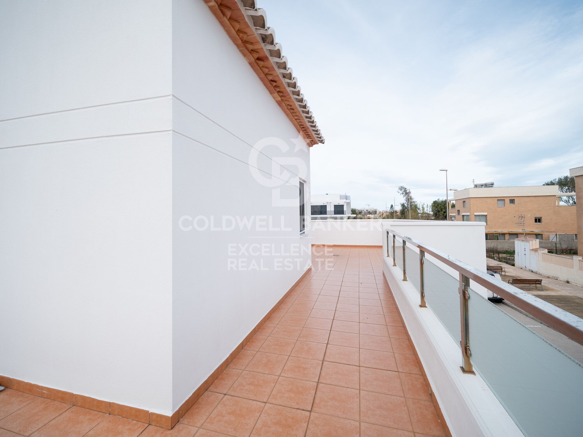 Exklusive Strand Villa mit Pool an der Avenida Bancals, Oliva