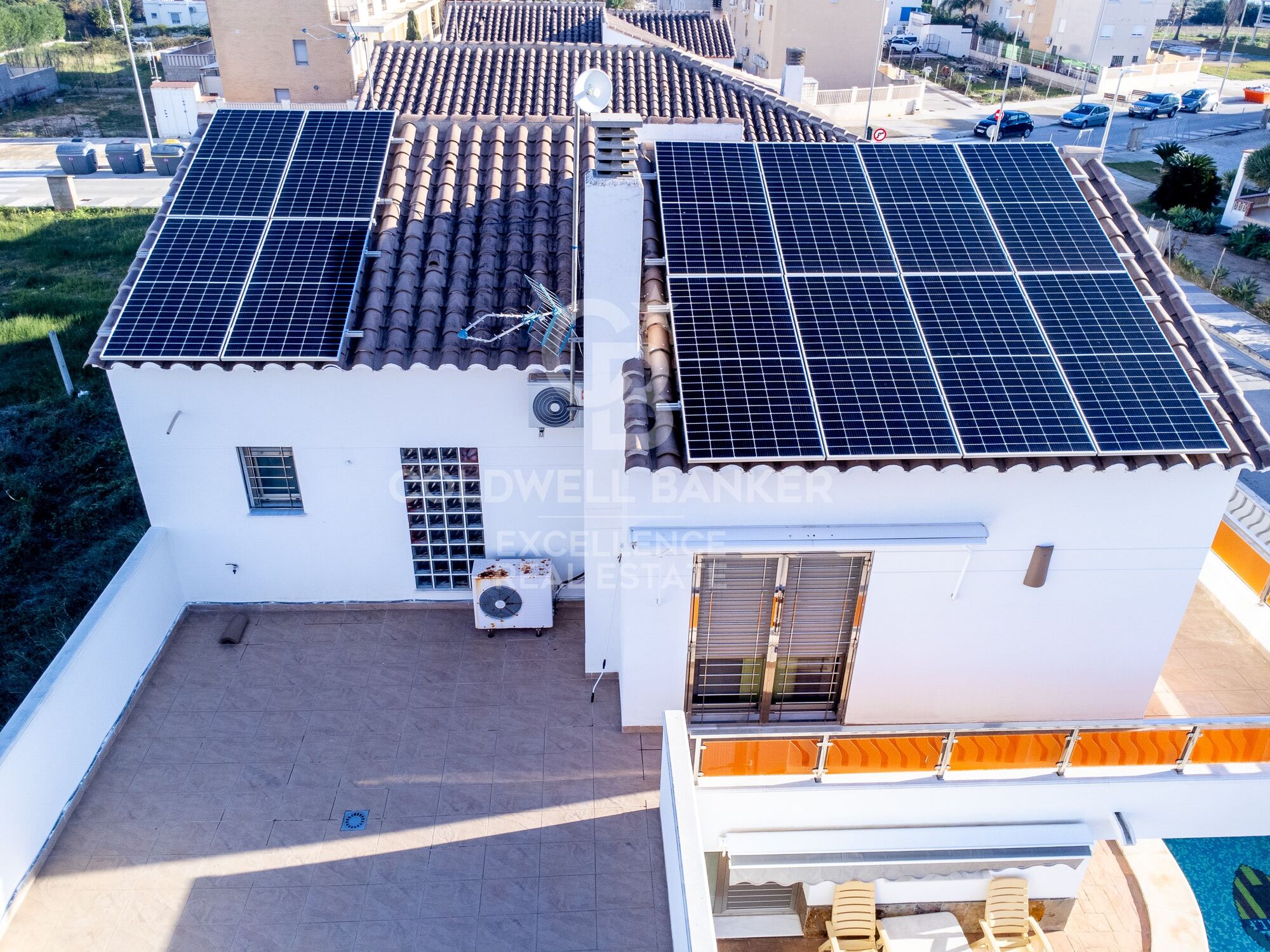 Villa exclusive avec piscine à 50 mètres de la mer à Playa Terranova, Oliva