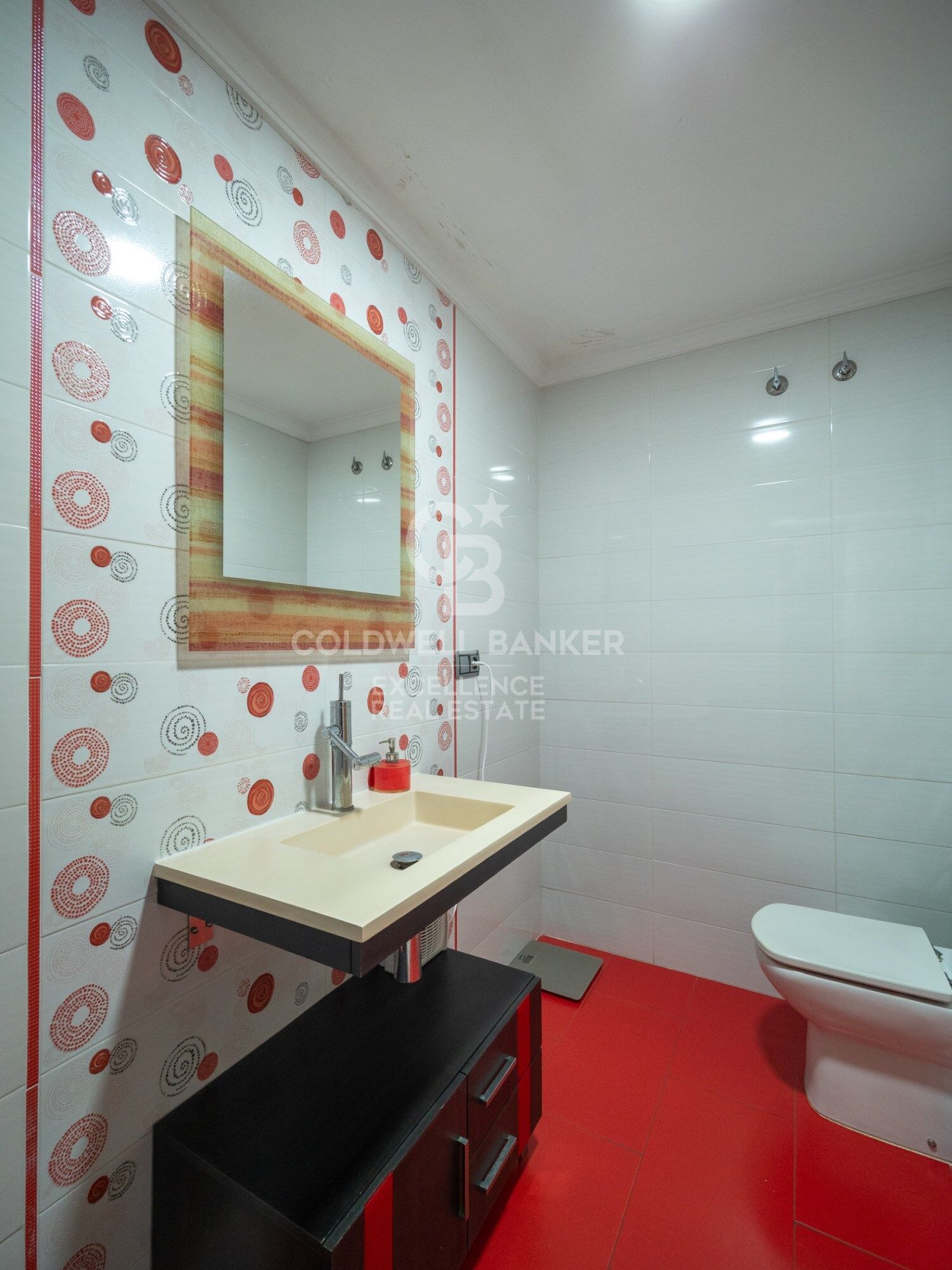 Exclusive villa with pool just 50 meters from the sea in Playa Terranova, Oliva