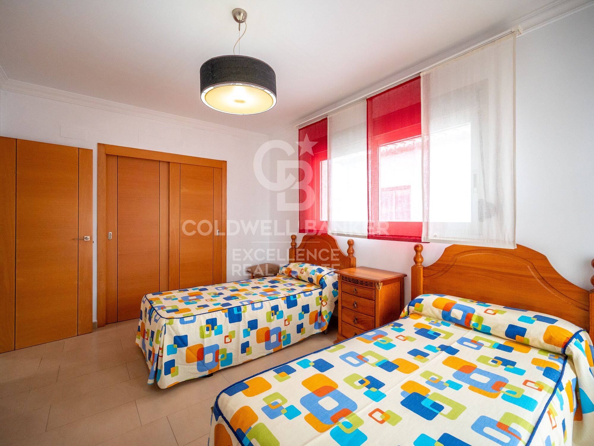 Exclusive villa with pool just 50 meters from the sea in Playa Terranova, Oliva