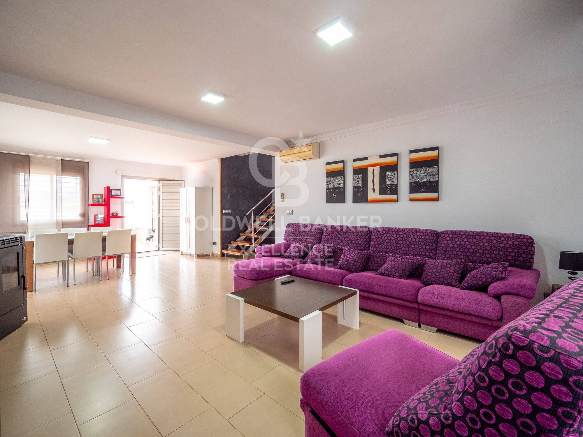 Exklusive Villa mit Pool nur 50 Meter vom Meer entfernt in Playa Terranova, Oliva