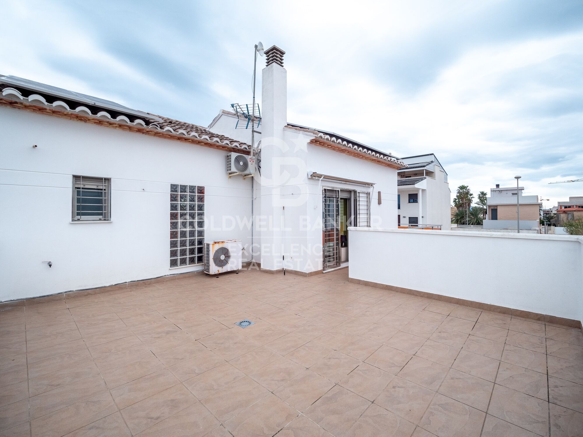 Villa exclusive avec piscine à 50 mètres de la mer à Playa Terranova, Oliva
