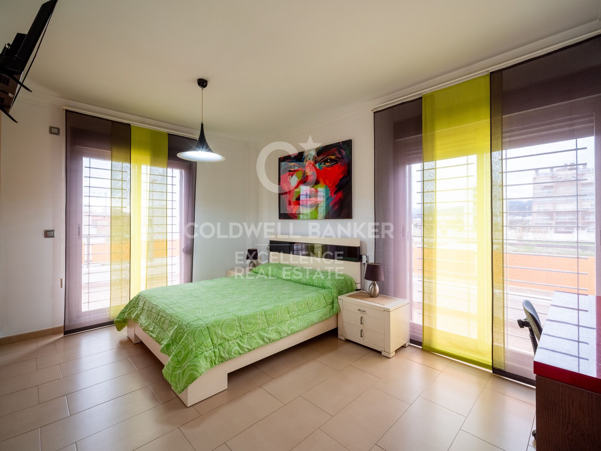 Exklusive Villa mit Pool nur 50 Meter vom Meer entfernt in Playa Terranova, Oliva