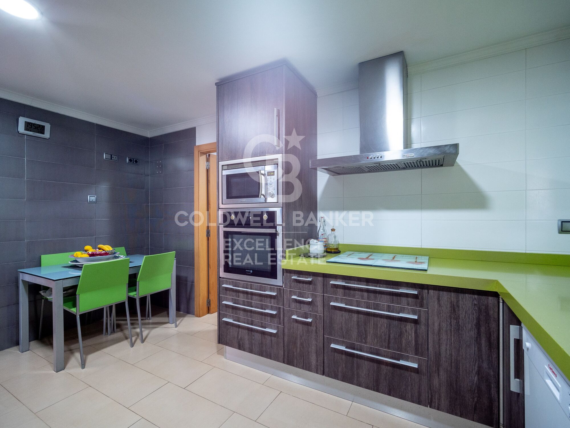 Exclusive villa with pool just 50 meters from the sea in Playa Terranova, Oliva