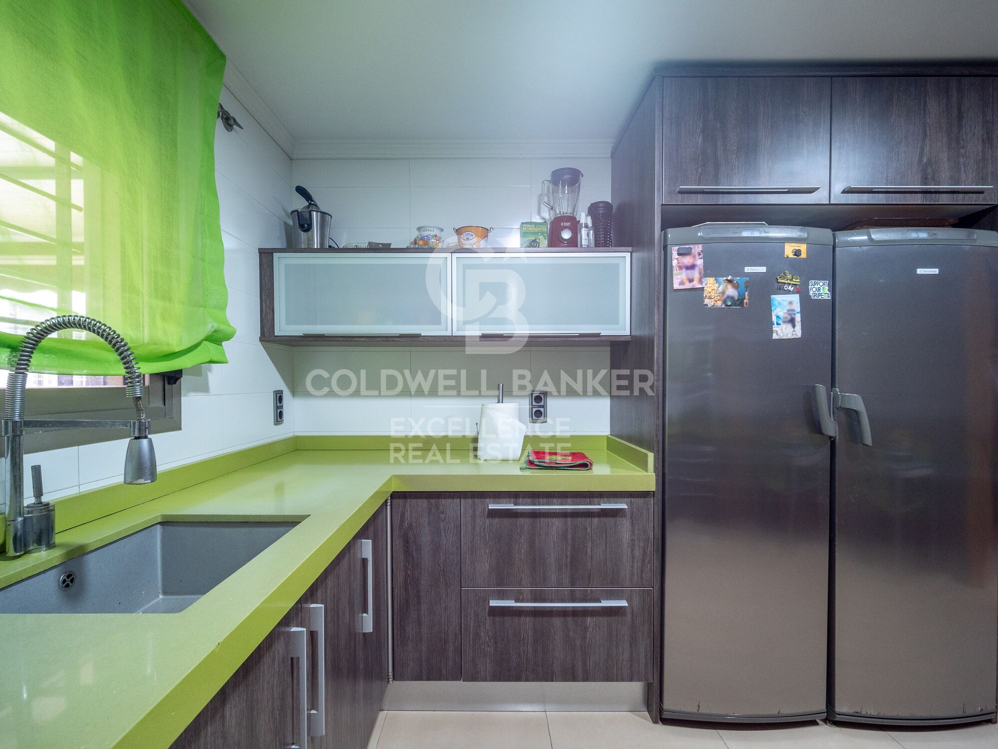 Exclusivo chalet con piscina a 50 metros del mar en Playa Terranova, Oliva.