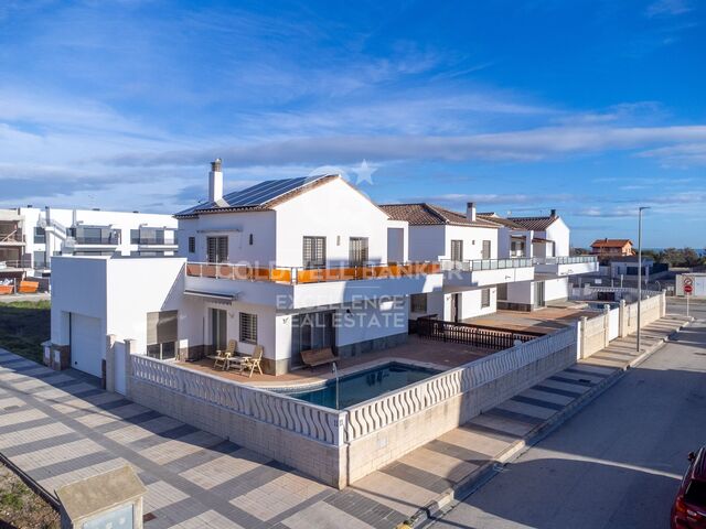 Exklusive Strand Villa mit Pool in Playa Terranova, Oliva