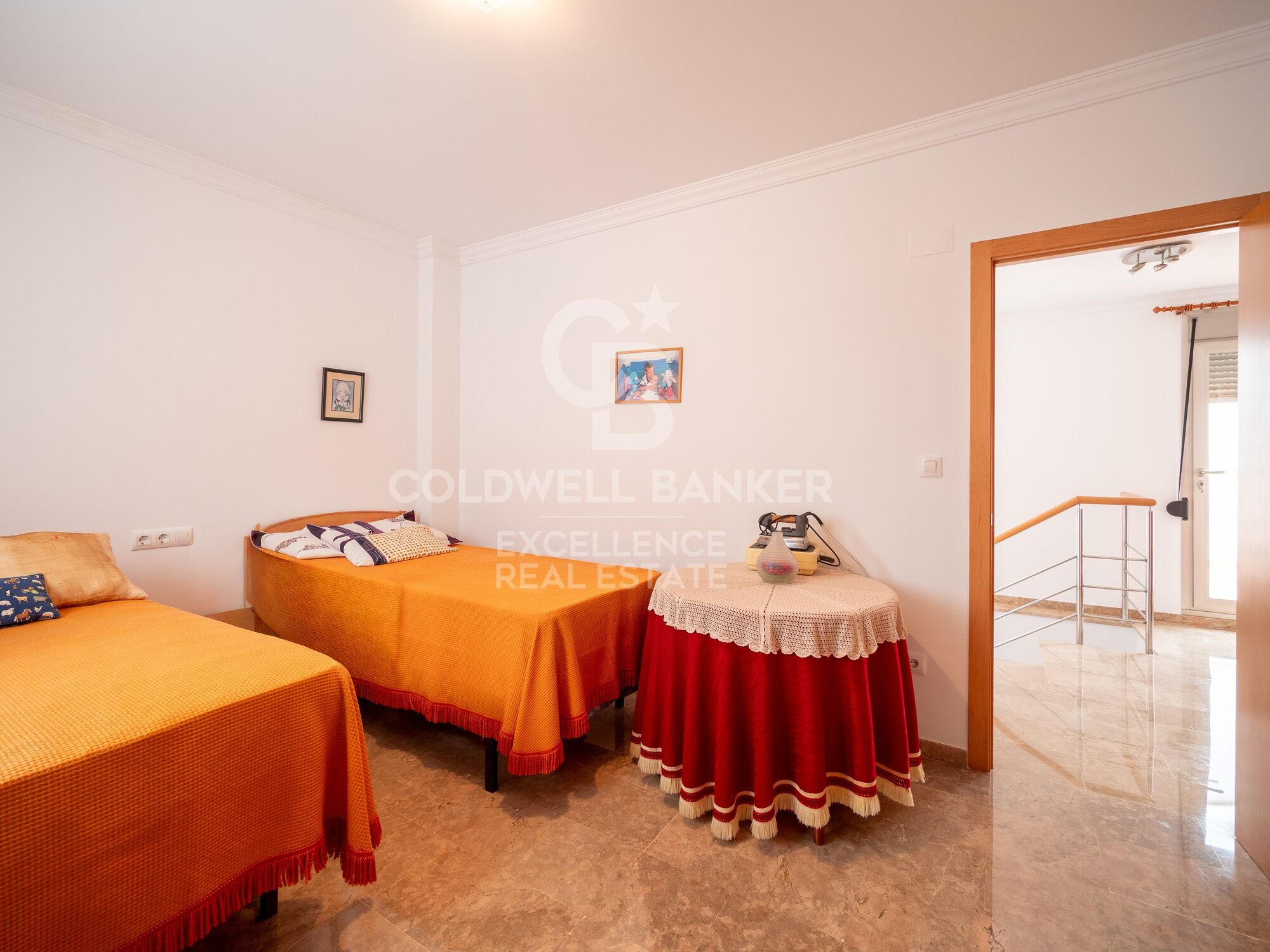 Exclusive detached villa by the sea in Playa Terranova, Oliva