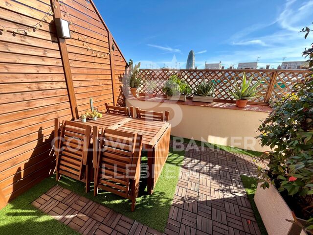 Penthouse duplex exclusif avec terrasses et rénovation contemporaine à Glòries