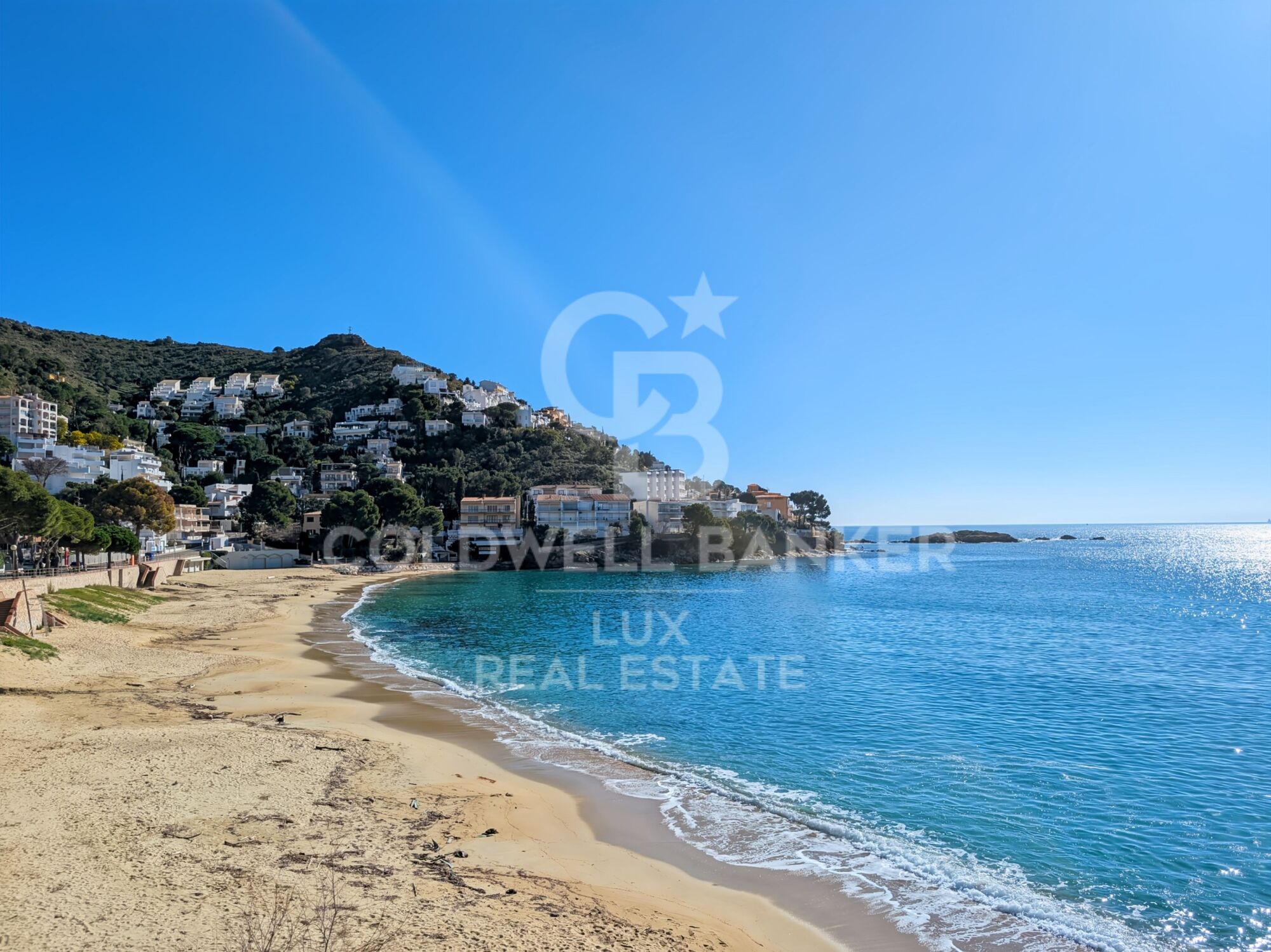 Apartamento cerca de la playa con vistas al mar y terraza