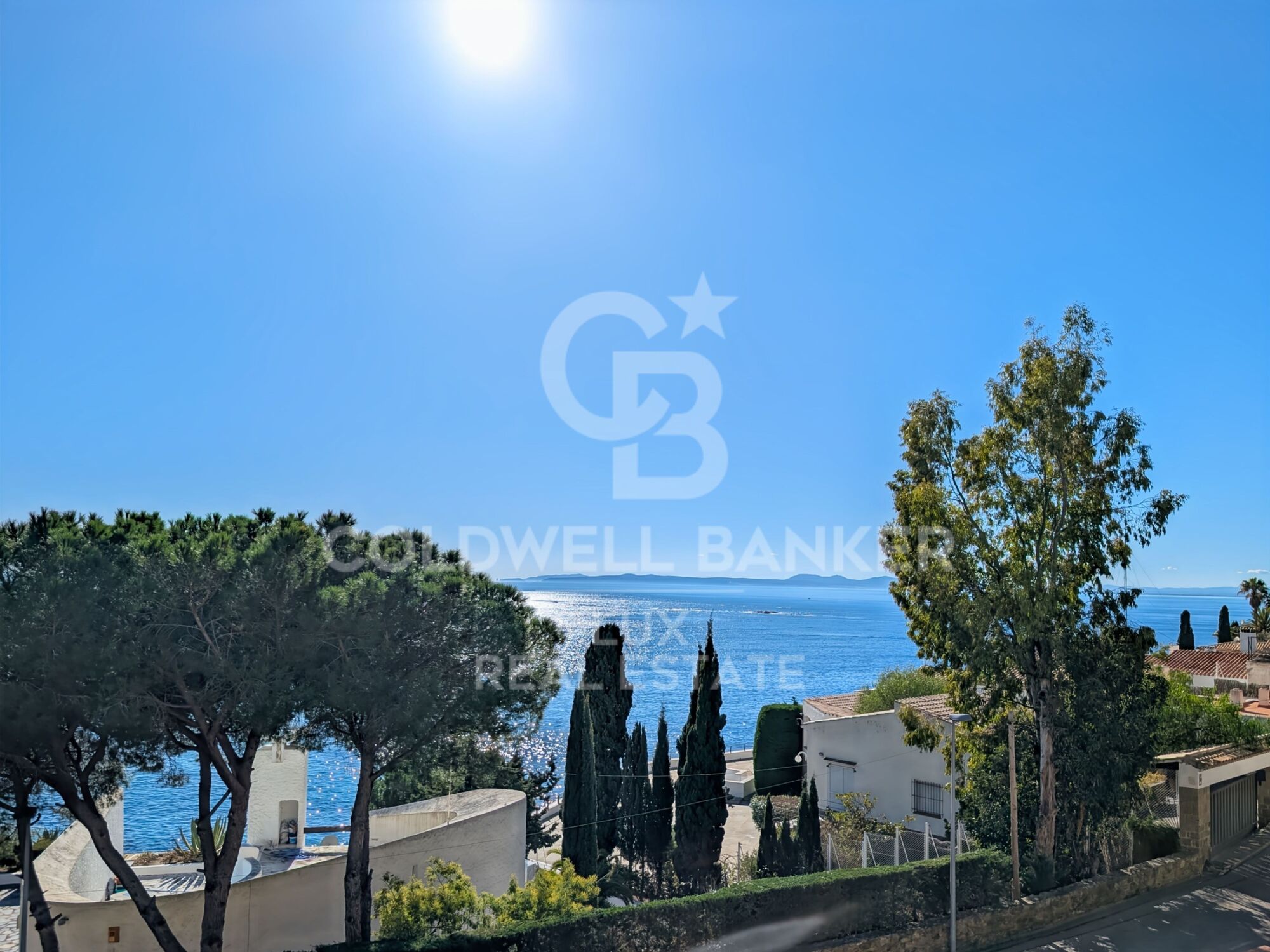 Apartamento cerca de la playa con vistas al mar y terraza
