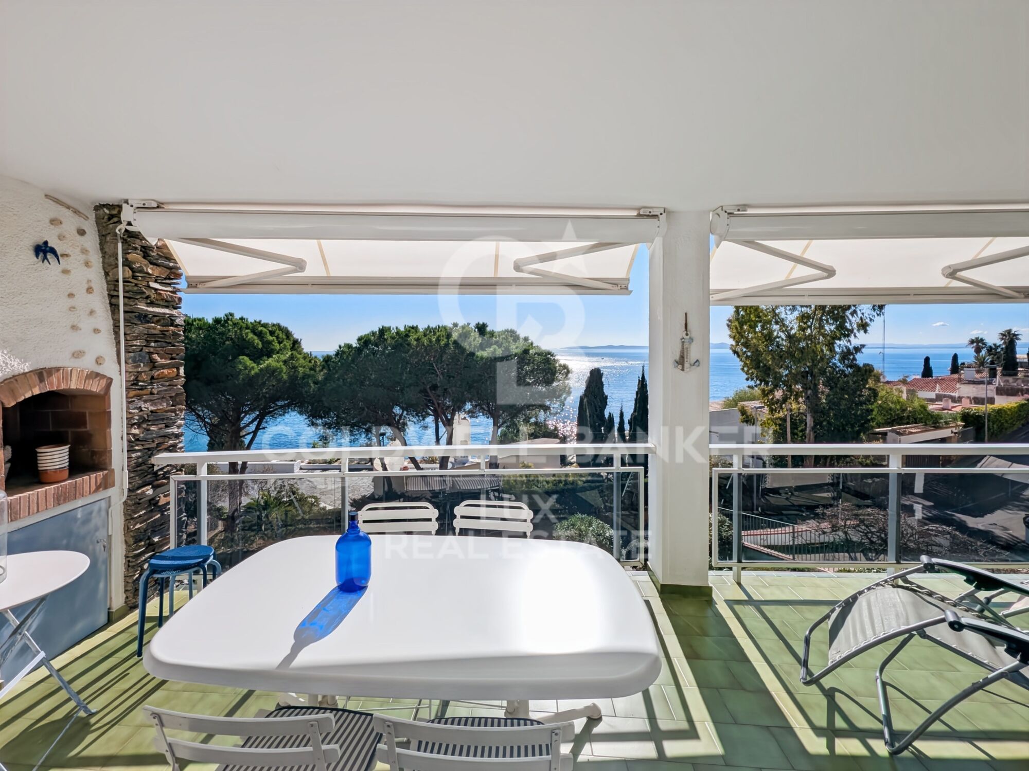 Apartamento cerca de la playa con vistas al mar y terraza