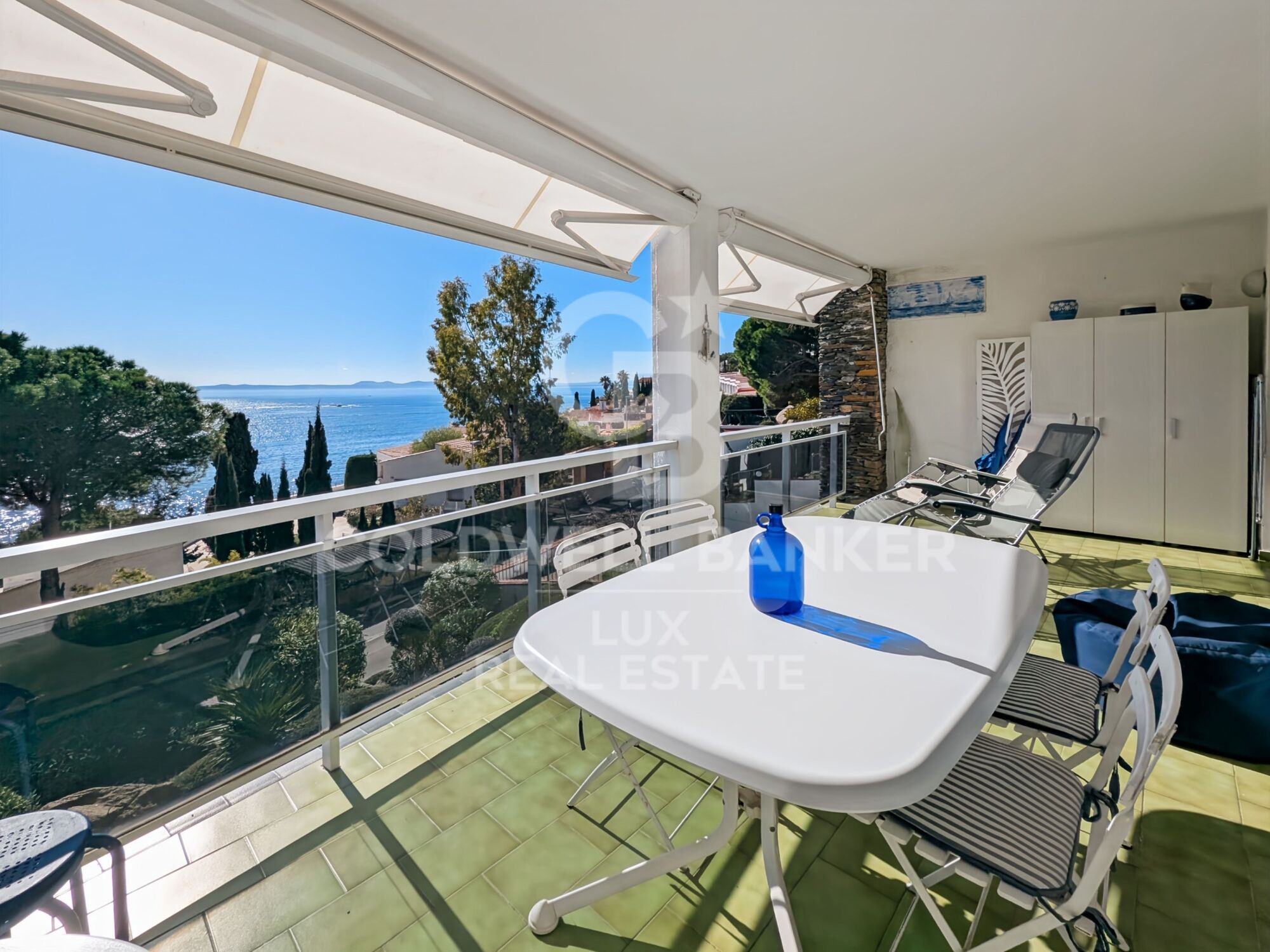 Apartamento cerca de la playa con vistas al mar y terraza