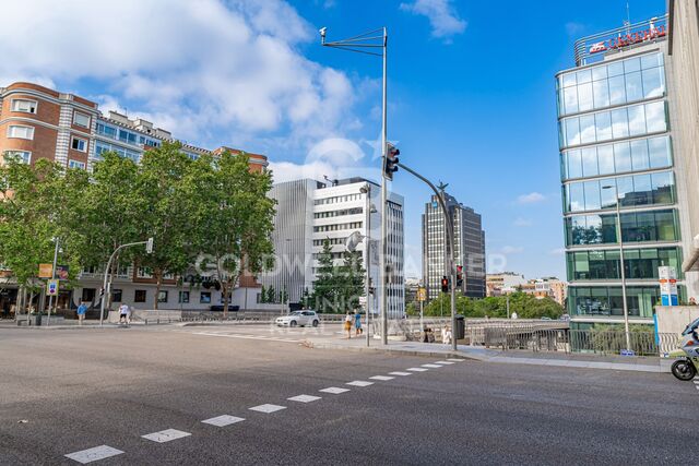 Eine 4-Zimmer-Außenwohnung wird in Castellana, Madrid, renoviert
