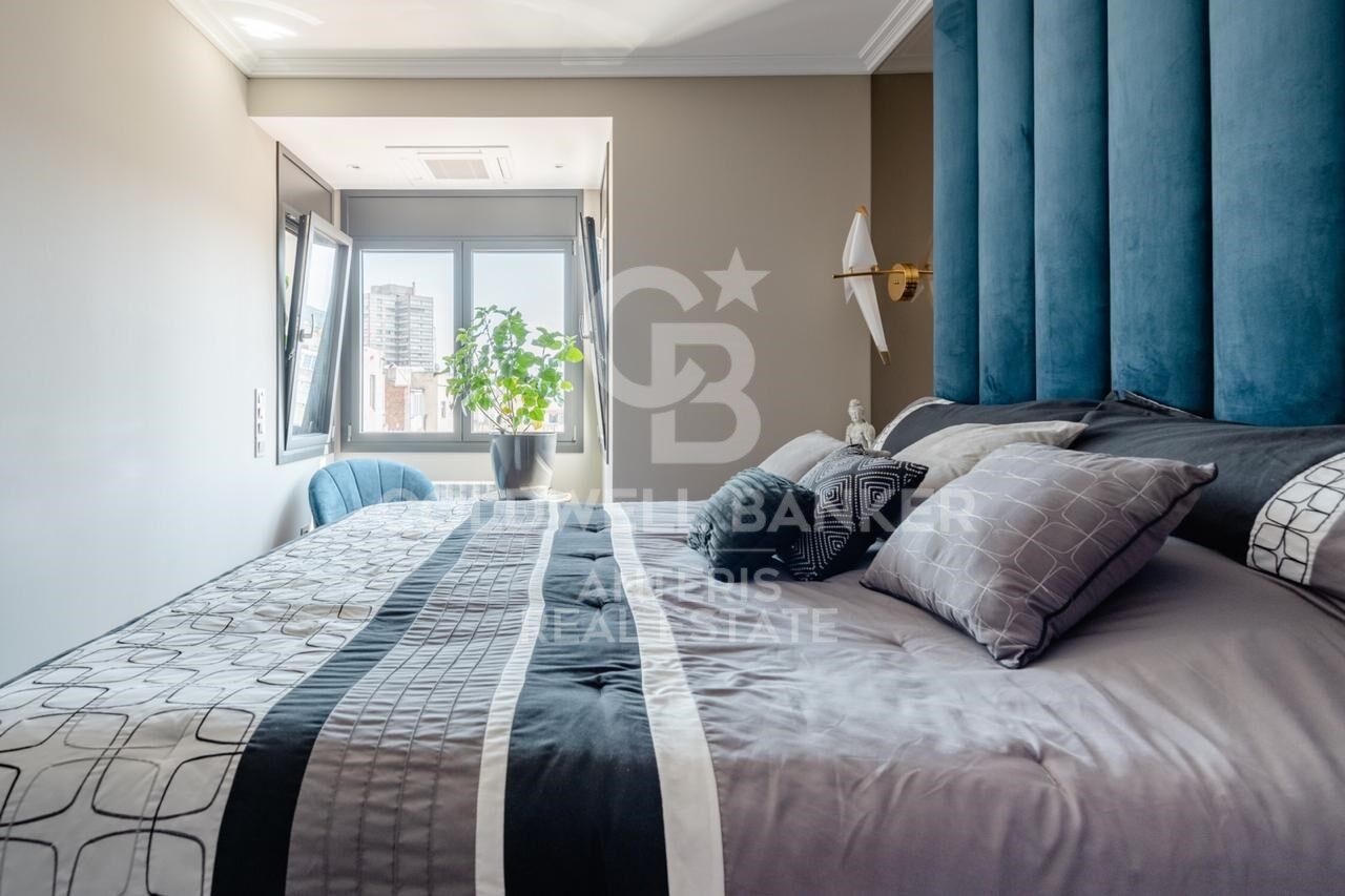 Ático reformado con terraza en Eixample Izquierdo