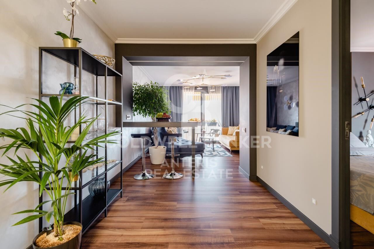 Renovated penthouse with terrace in Eixample Izquierdo
