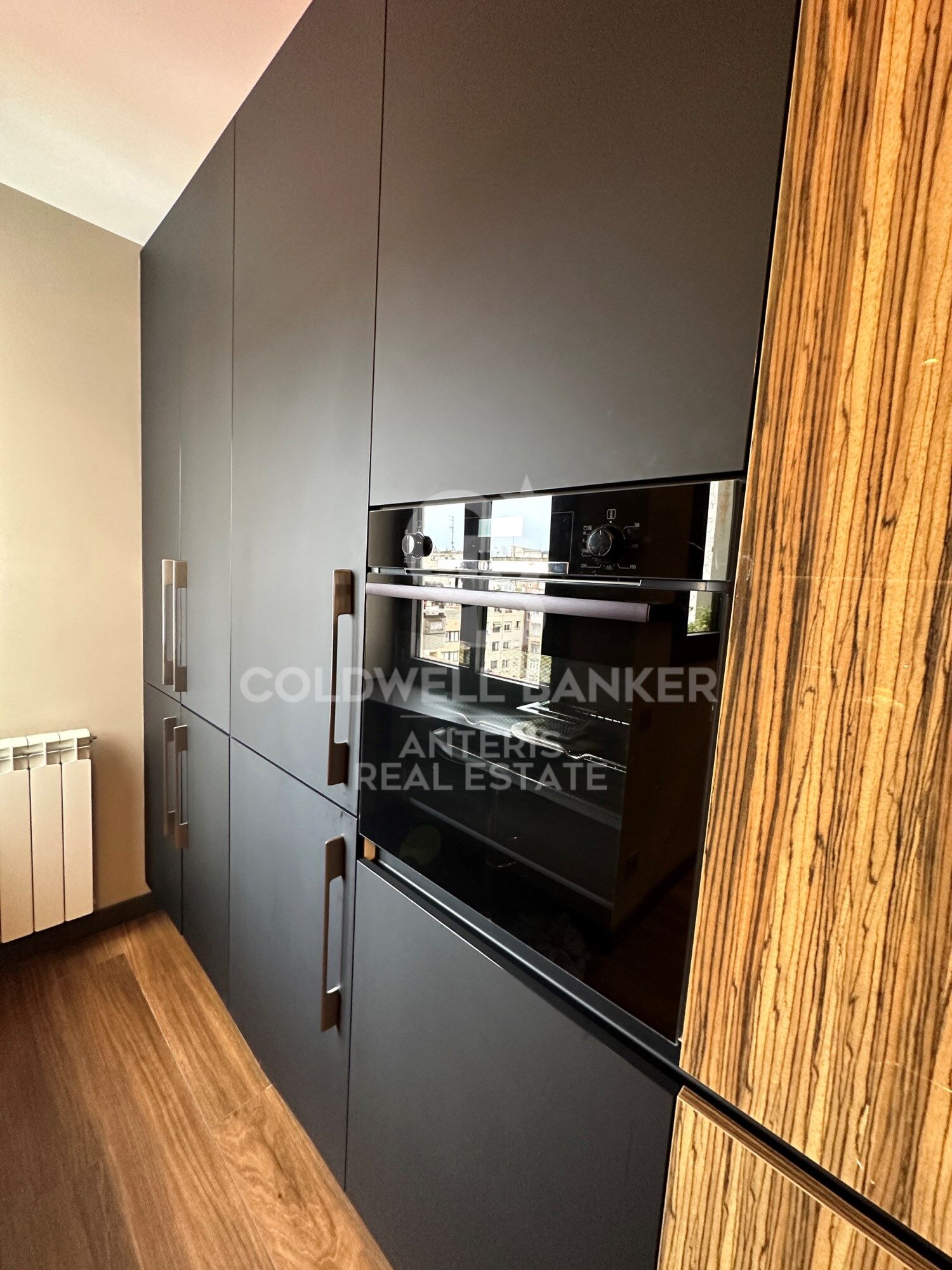 Renovated penthouse with terrace in Eixample Izquierdo
