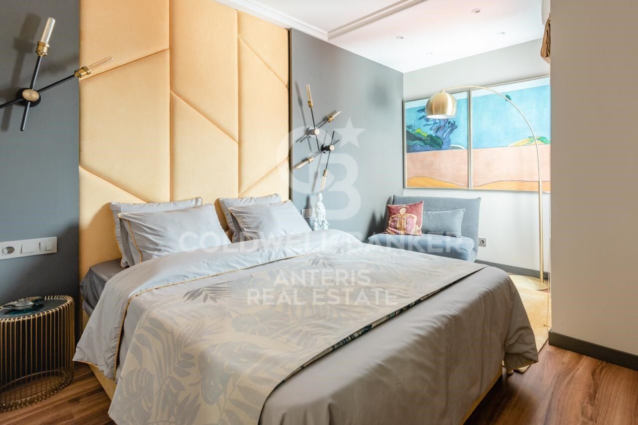 Renovated penthouse with terrace in Eixample Izquierdo