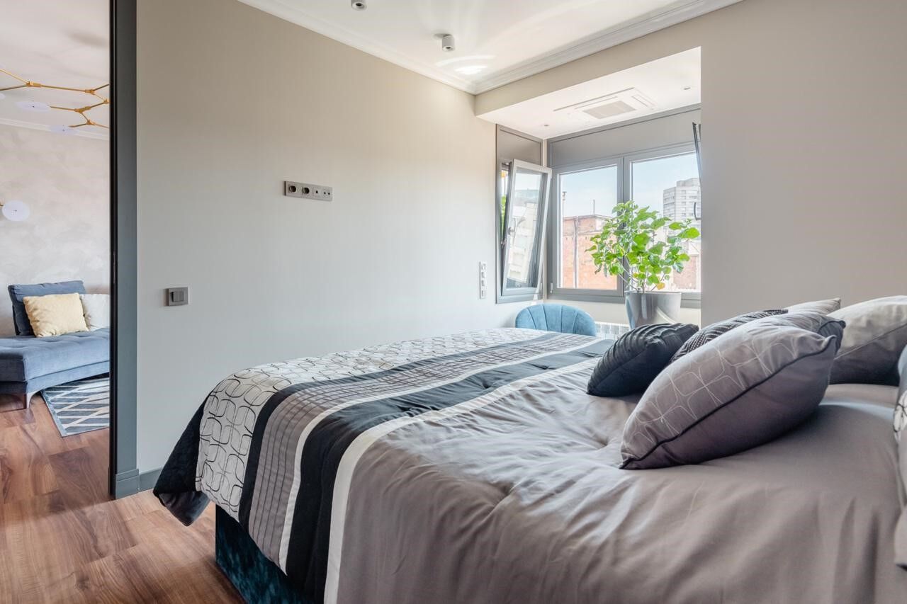 Ático reformado con terraza en Eixample Izquierdo