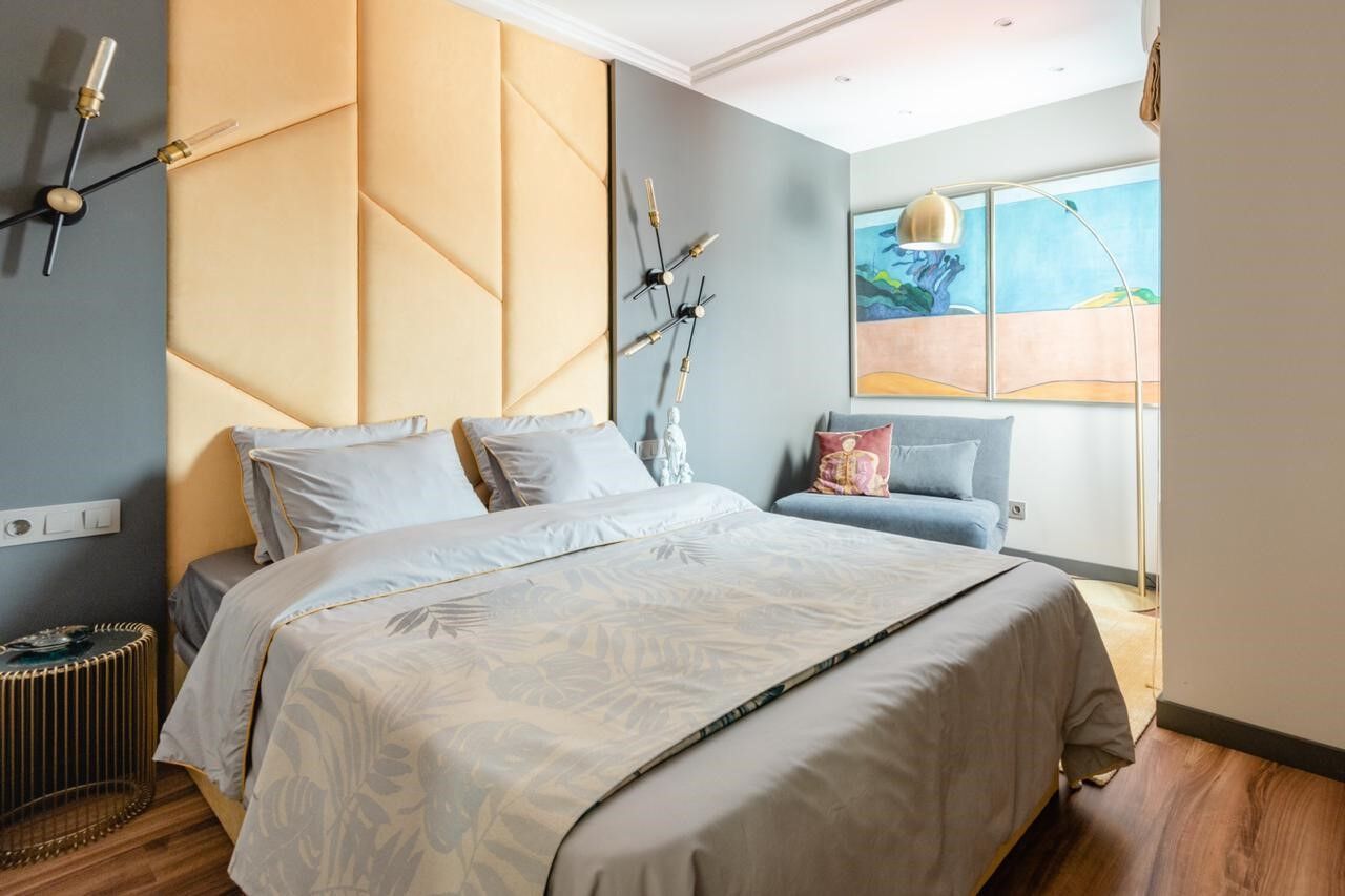 Renovated penthouse with terrace in Eixample Izquierdo