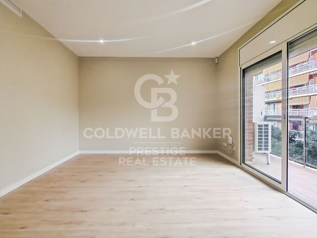 Renovierte Wohnung mit Balkon in Les Corts, Barcelona