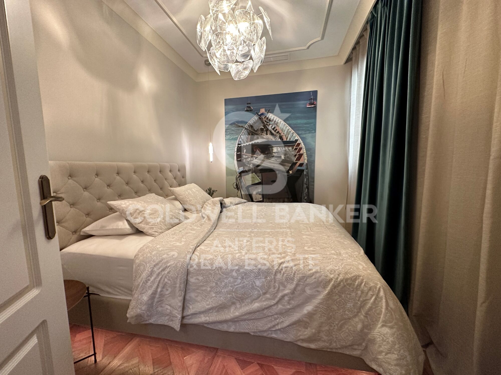 Piso de diseño en finca modernista con vistas despejadas