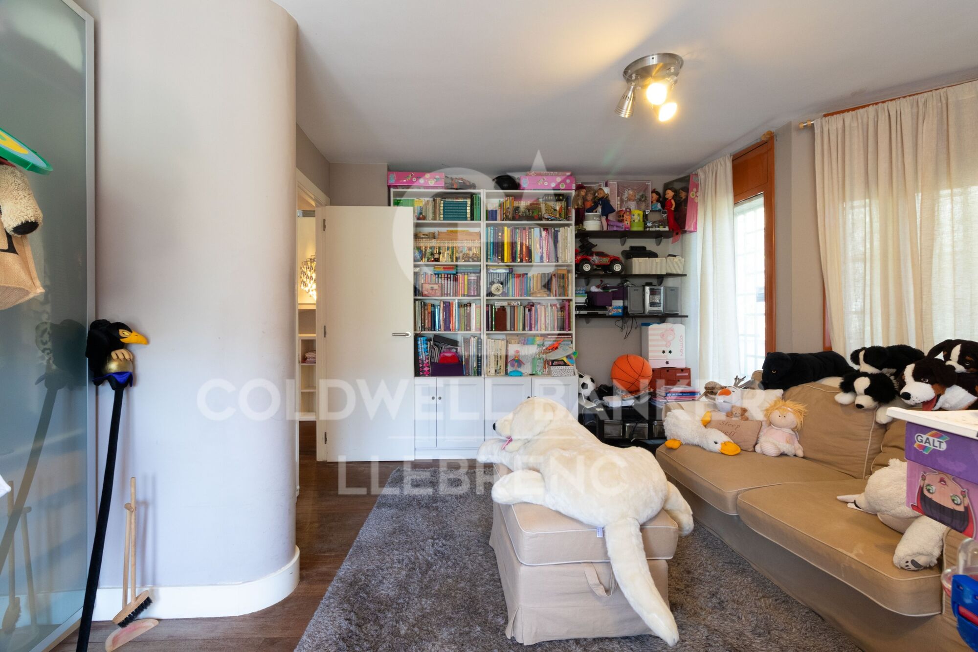 Spectacular house in Vallvidrera with garden and swimming pool.