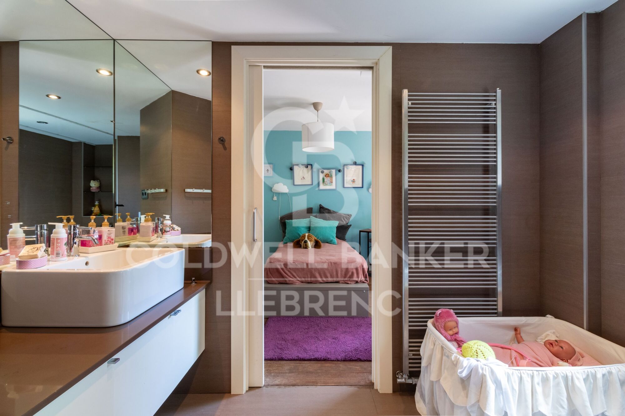 Spectacular house in Vallvidrera with garden and swimming pool.