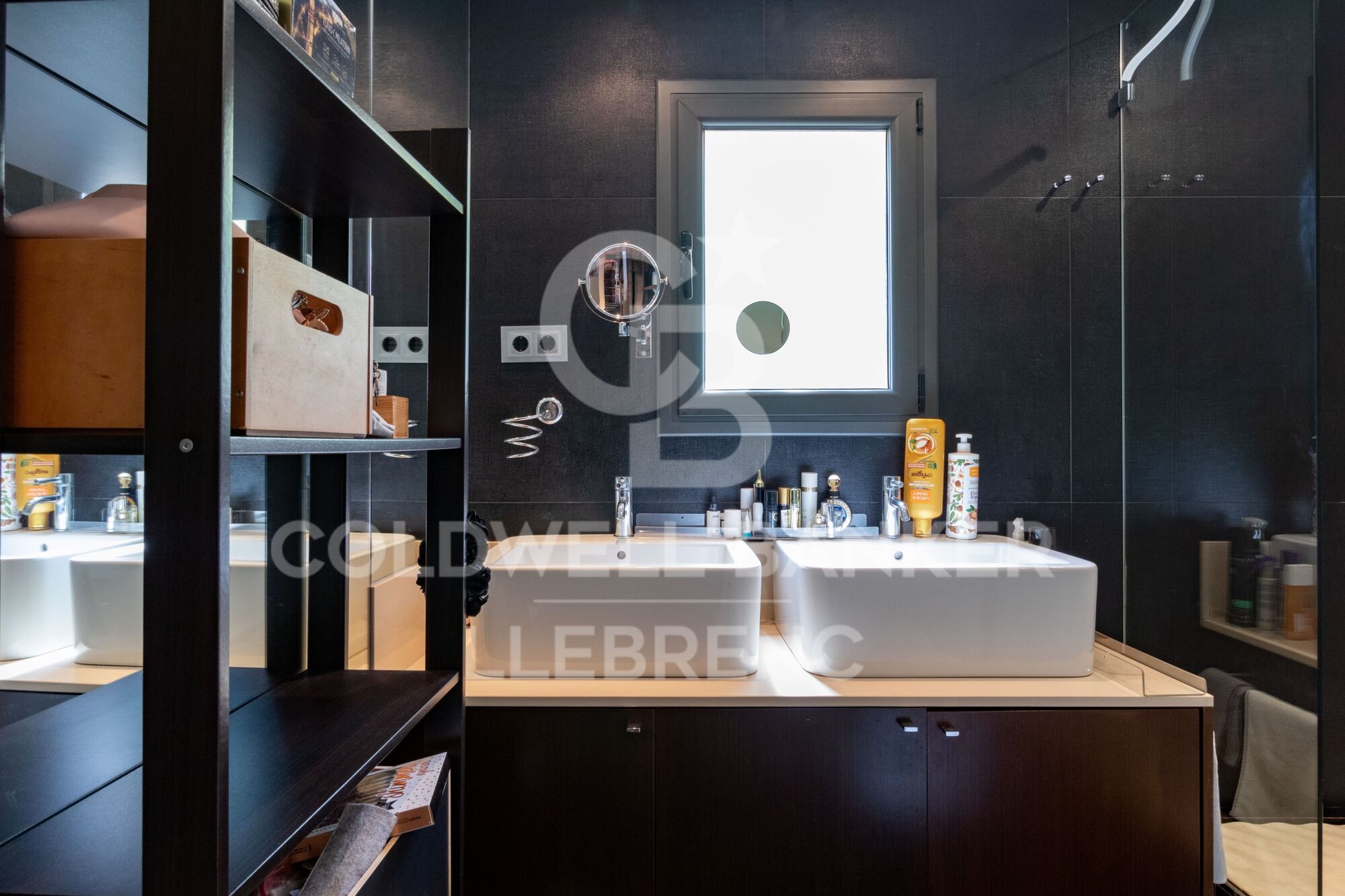 Spectacular house in Vallvidrera with garden and swimming pool.