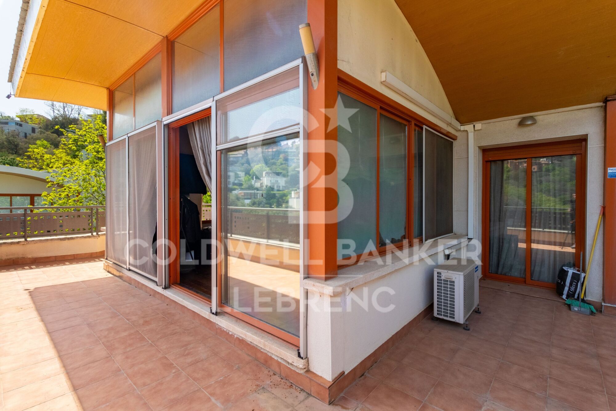 Spectacular house in Vallvidrera with garden and swimming pool.