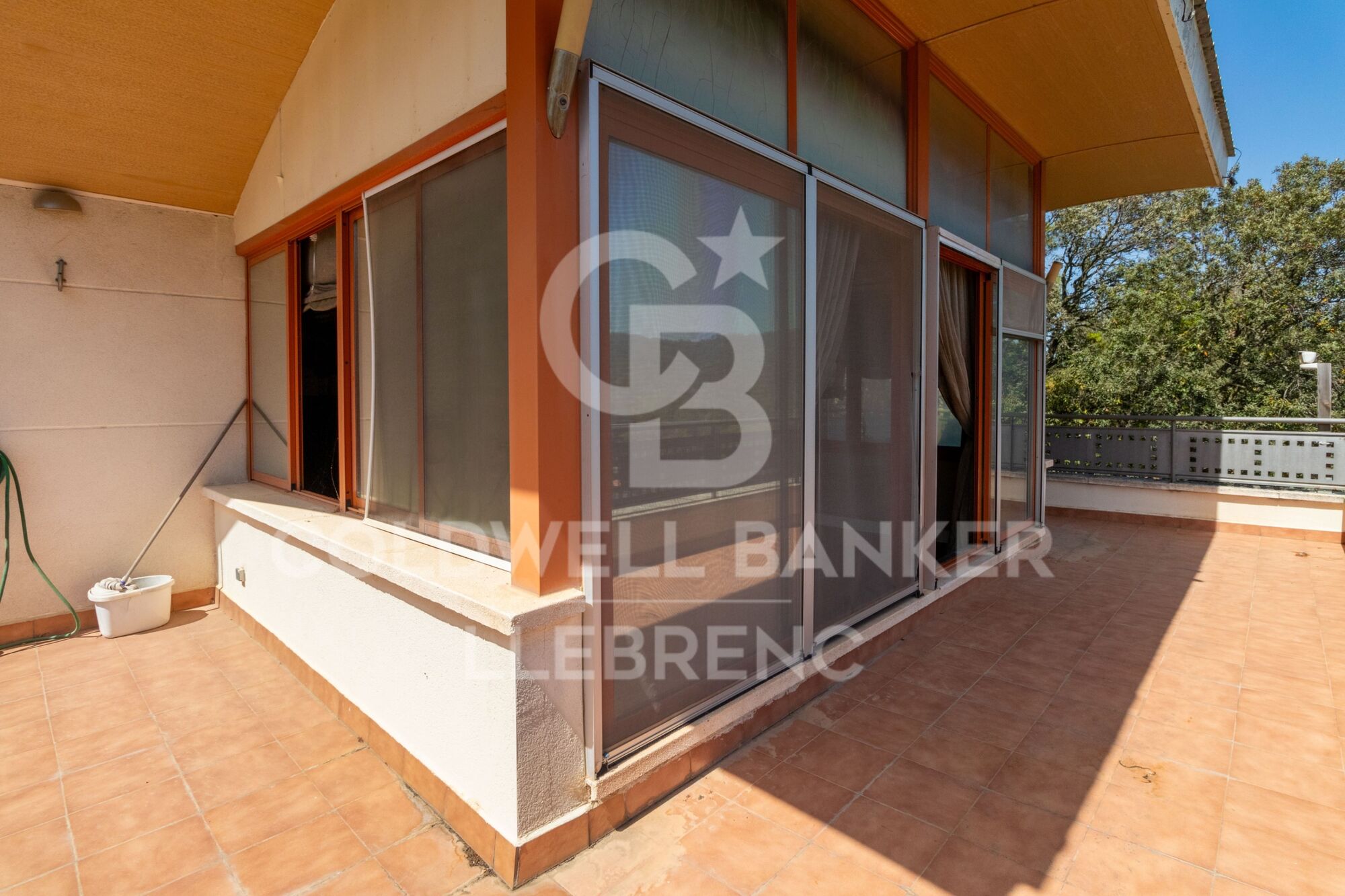 Spectacular house in Vallvidrera with garden and swimming pool.