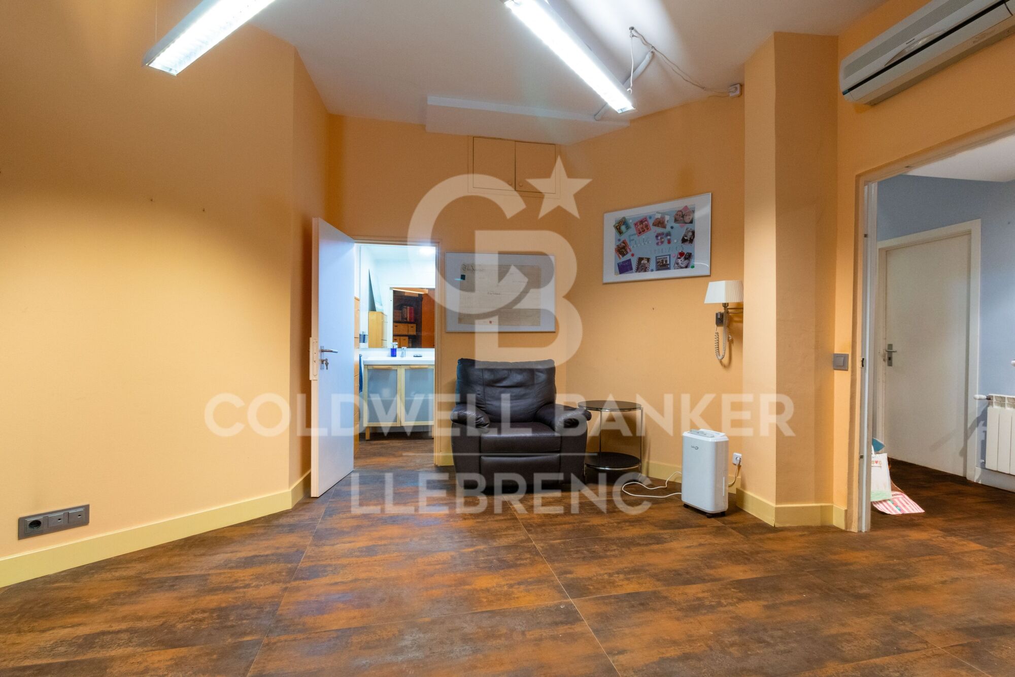 Spectacular house in Vallvidrera with garden and swimming pool.