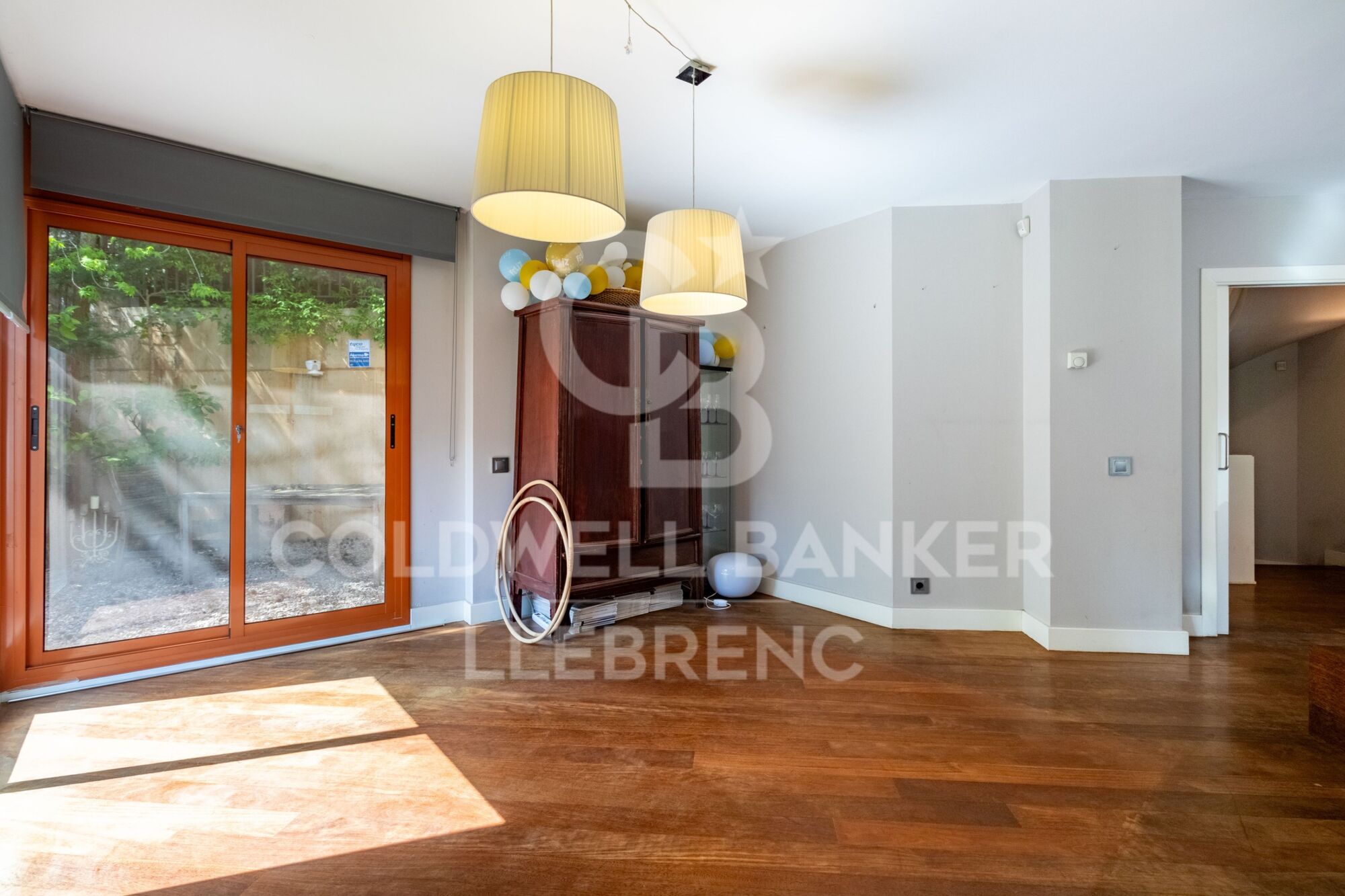 Spectacular house in Vallvidrera with garden and swimming pool.