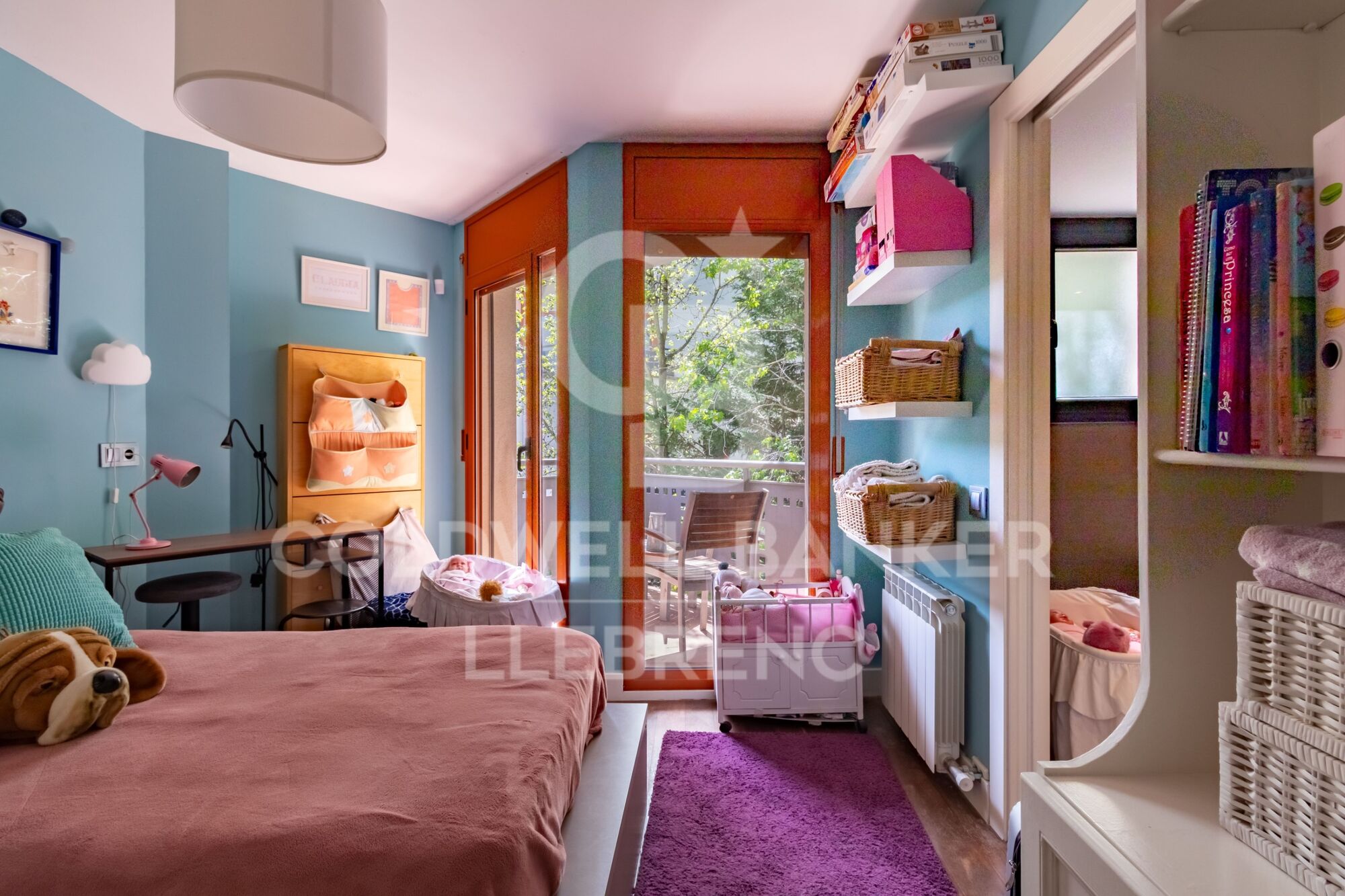 Spectacular house in Vallvidrera with garden and swimming pool.