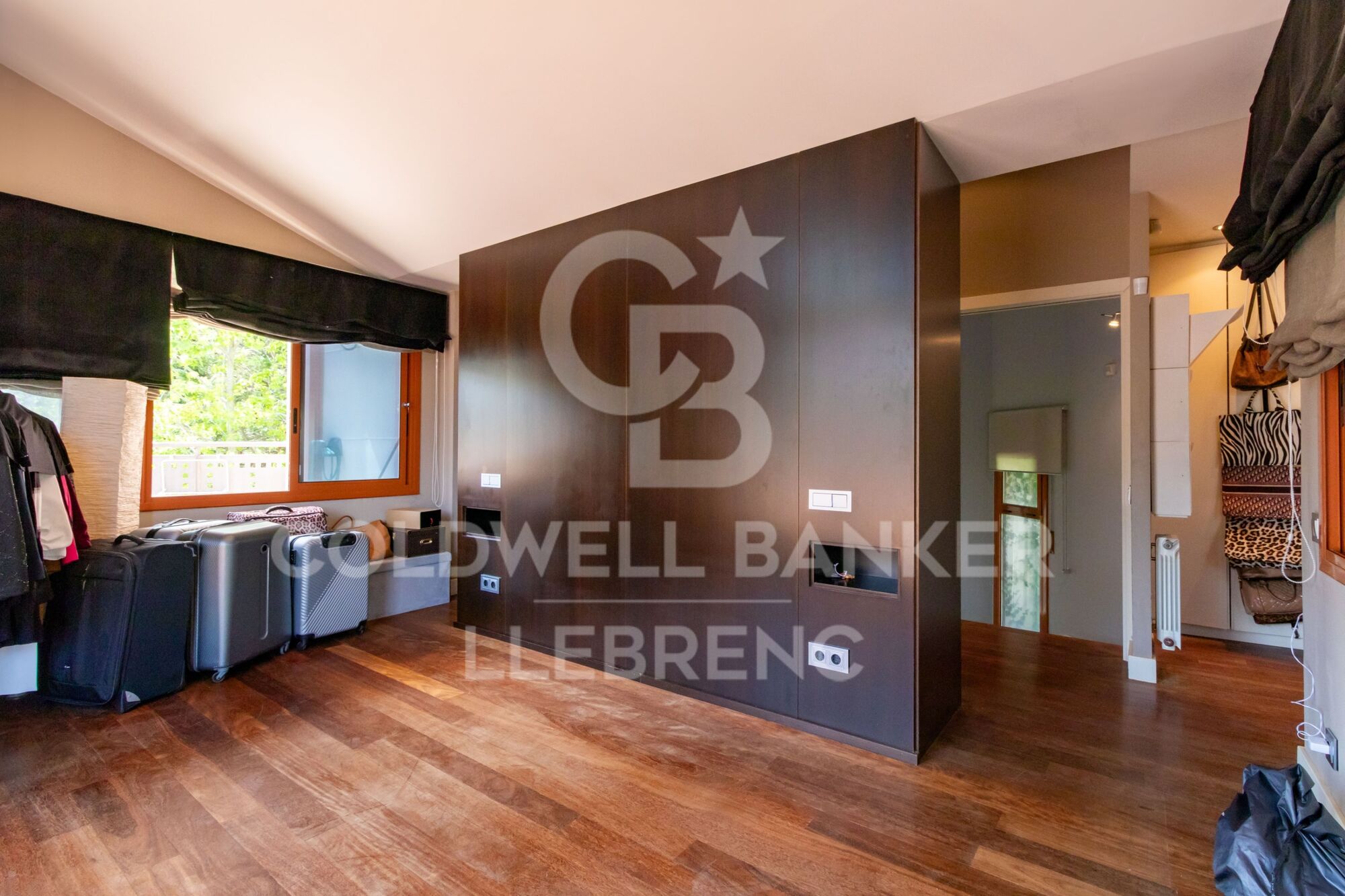 Spectacular house in Vallvidrera with garden and swimming pool.
