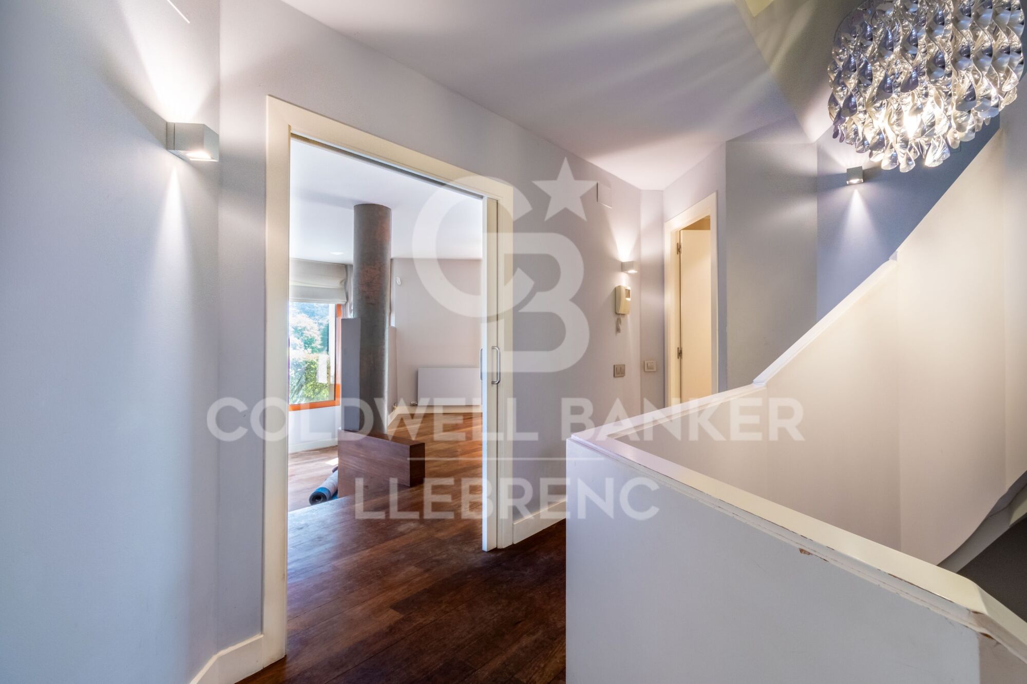 Spectacular house in Vallvidrera with garden and swimming pool.