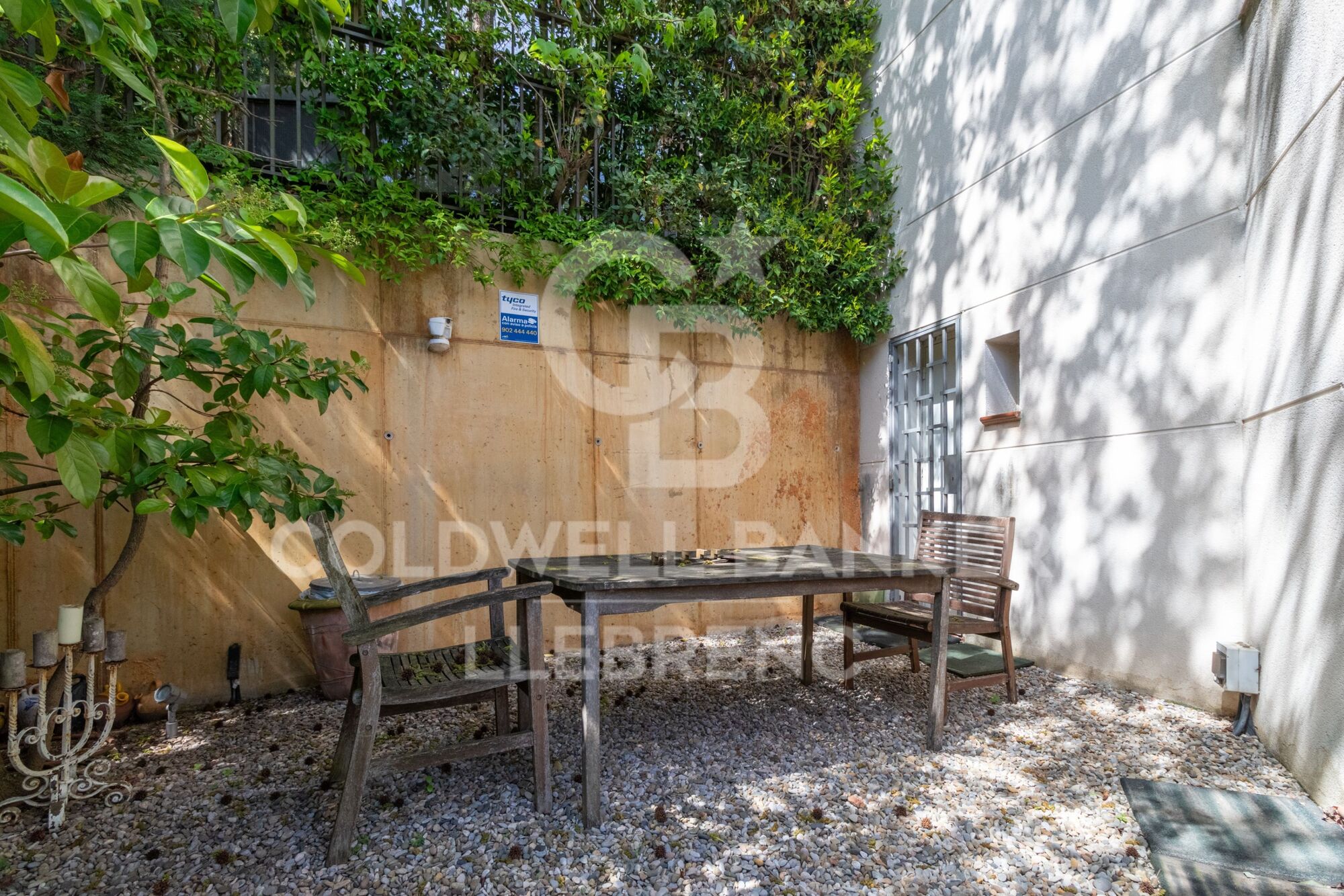 Spectacular house in Vallvidrera with garden and swimming pool.