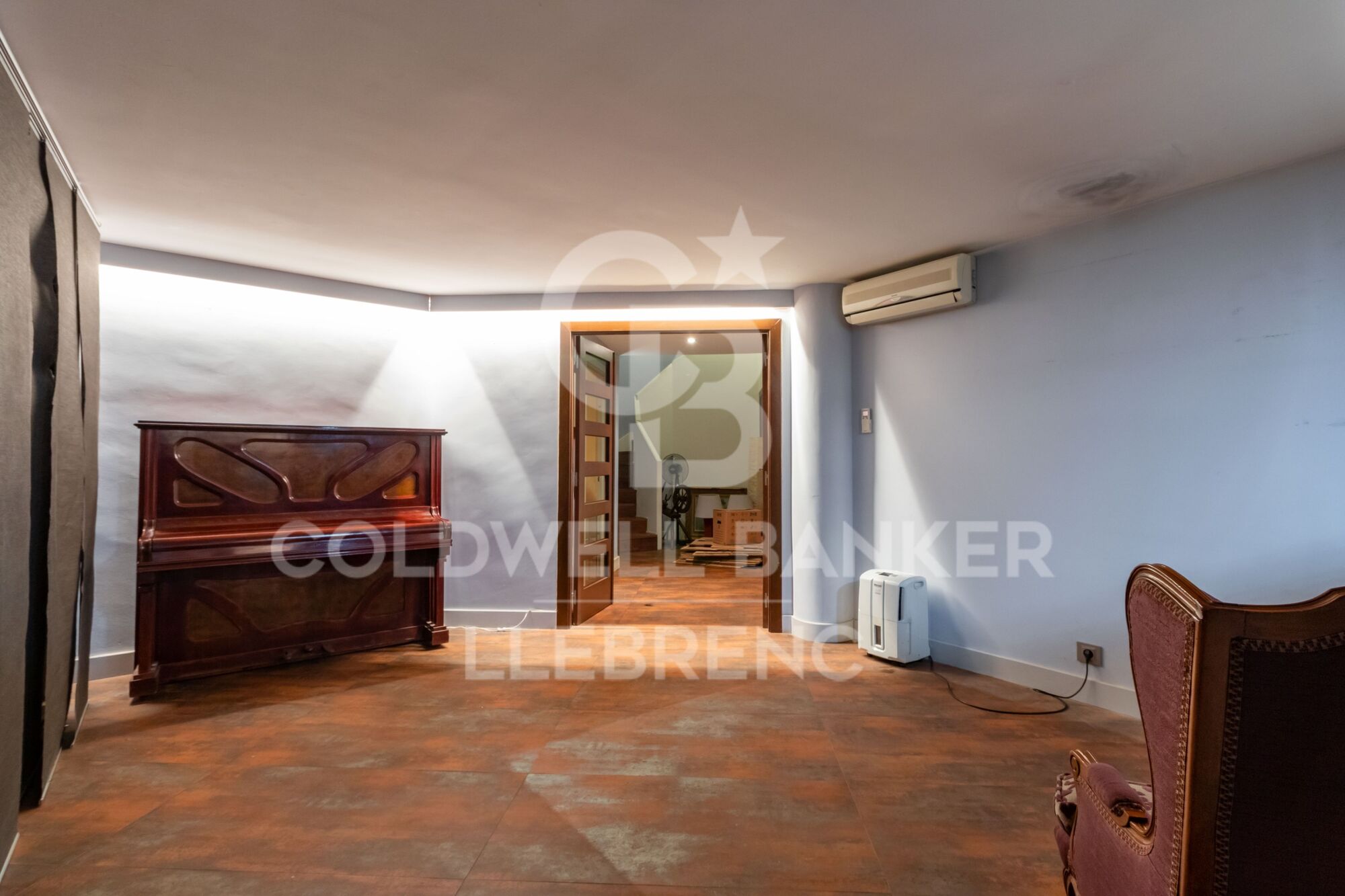 Spectacular house in Vallvidrera with garden and swimming pool.
