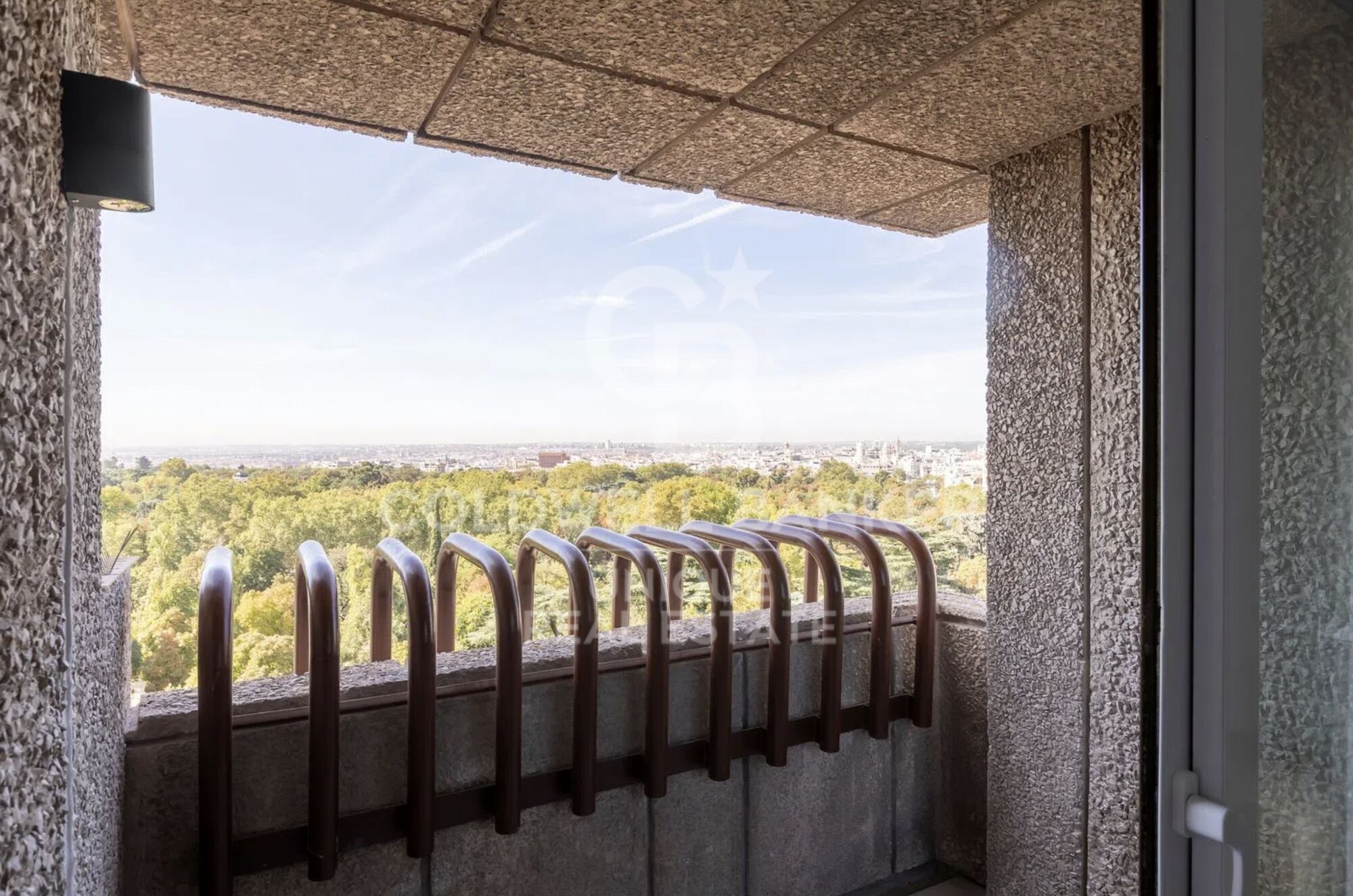 Appartement extérieur de trois chambres avec terrasse et vue sur le Retiro
