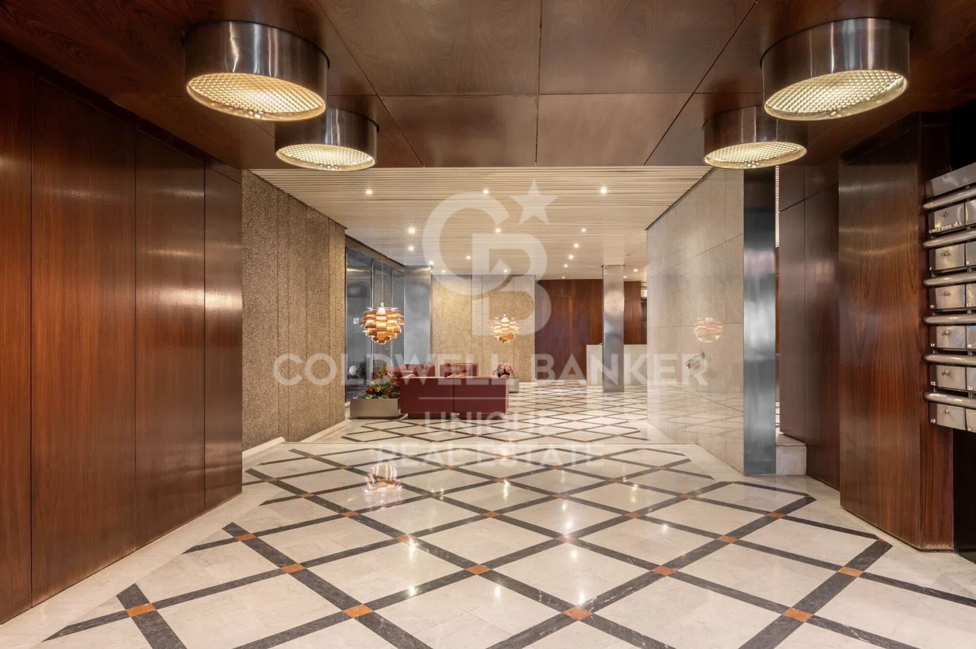 Appartement extérieur de trois chambres avec terrasse et vue sur le Retiro