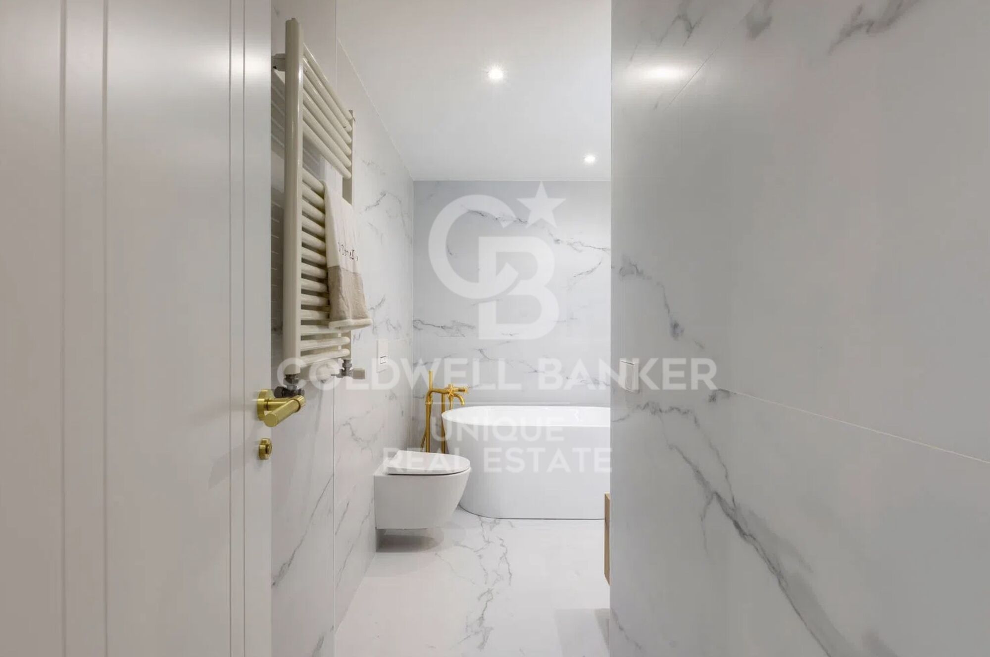 Außenliegende Drei-Zimmer-Wohnung mit Terrasse und Blick auf den Retiro