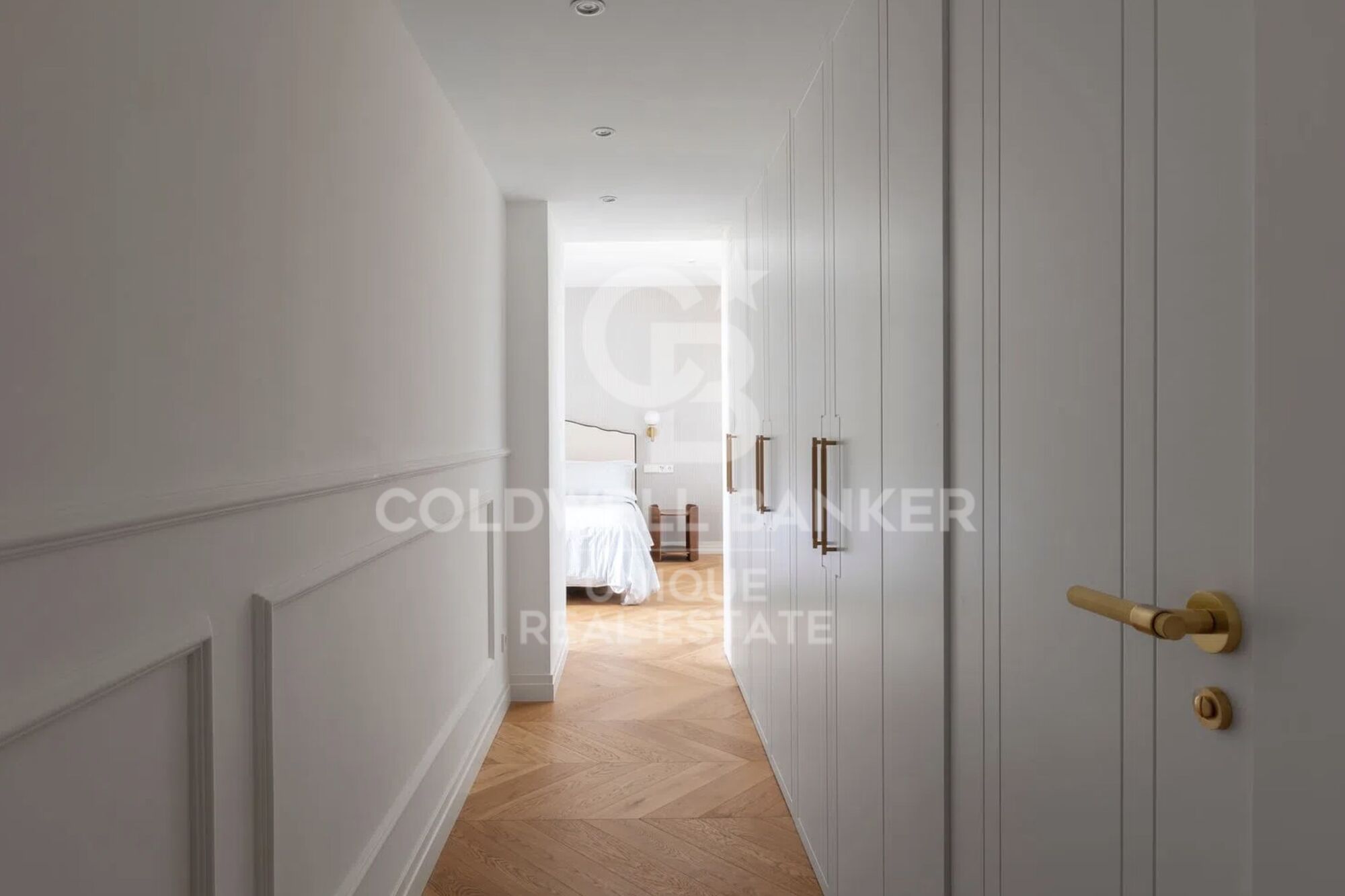 Außenliegende Drei-Zimmer-Wohnung mit Terrasse und Blick auf den Retiro
