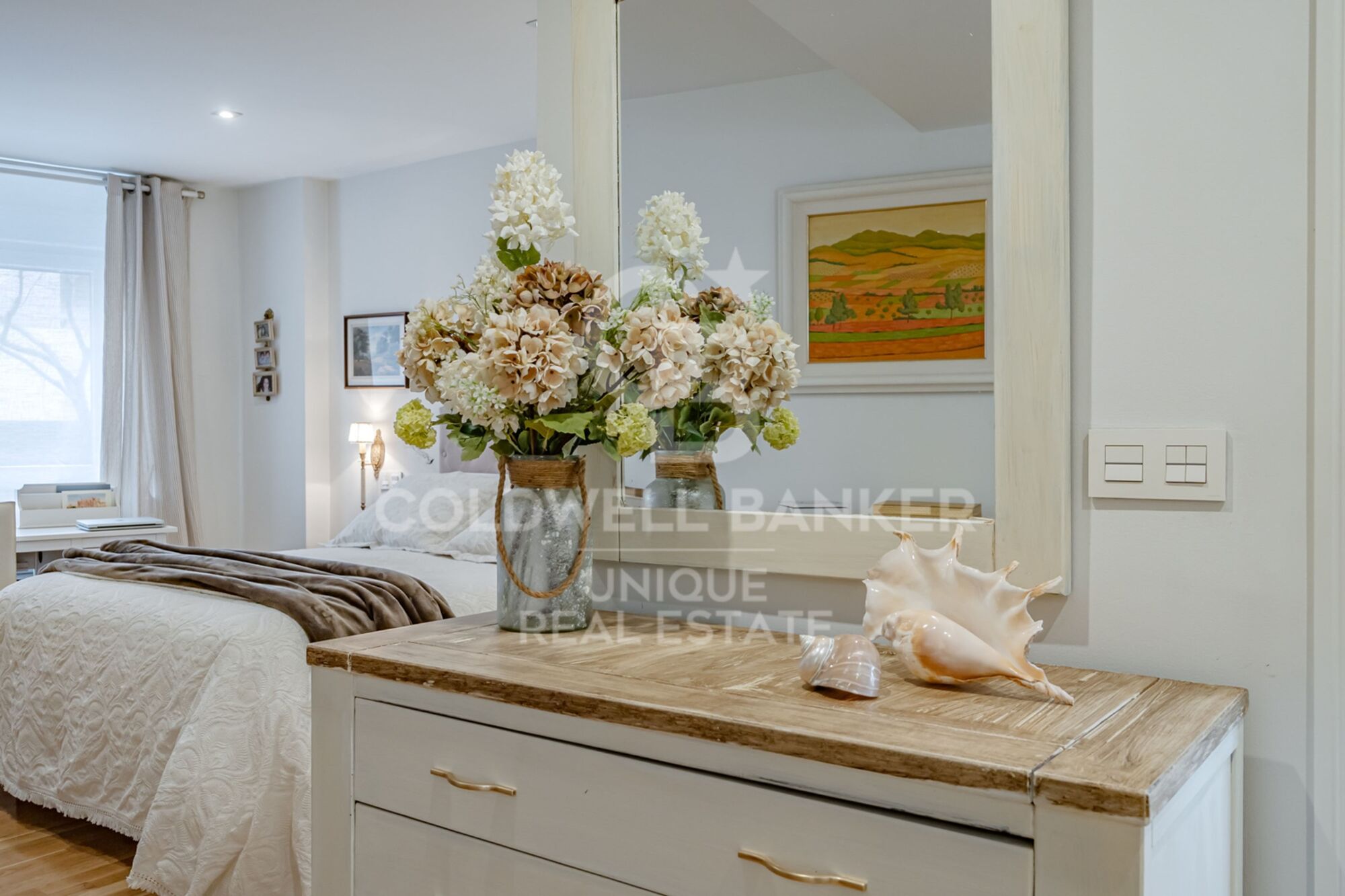 Piso exterior de 4 habitaciones con garaje, portero y trastero junto a Almagro, Madrid