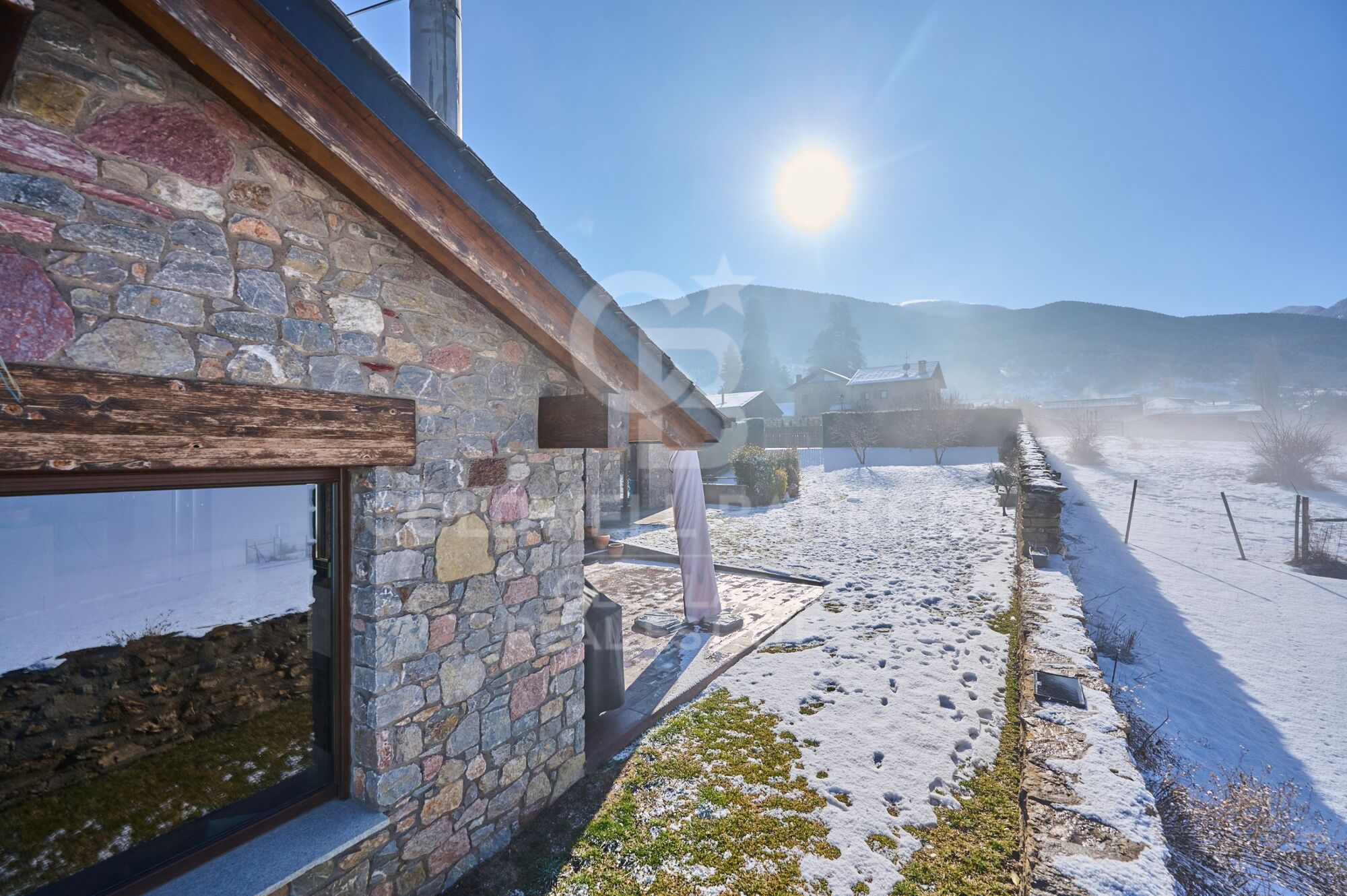 Casa independiente con jardín privado y vistas en Das