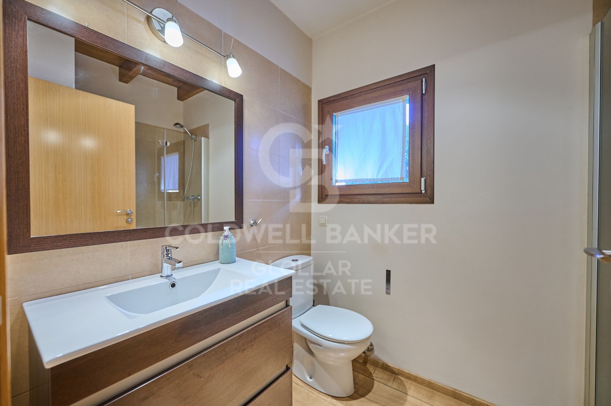 Casa independiente con jardín privado y vistas en Das