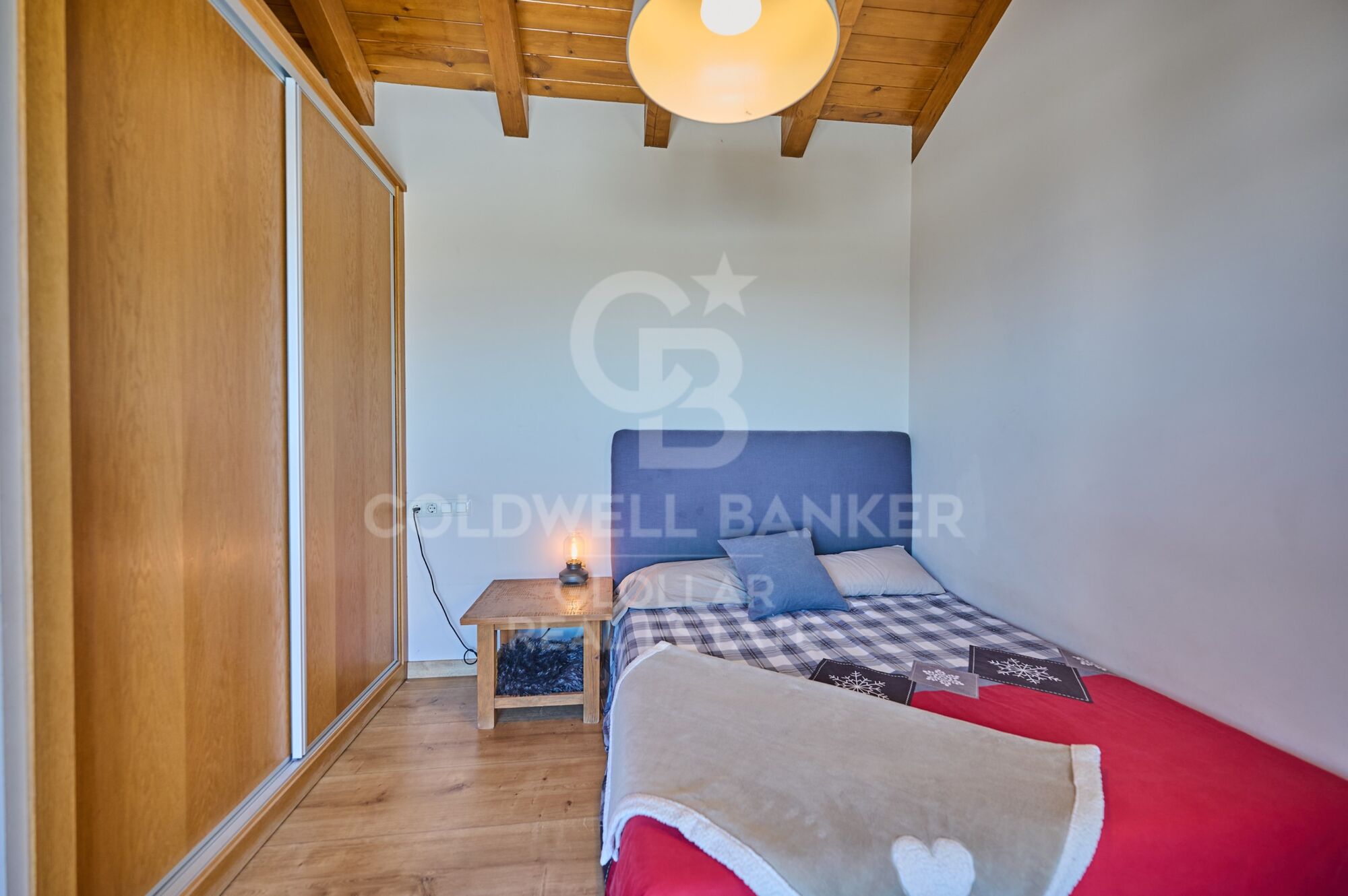 Casa independiente con jardín privado y vistas en Das