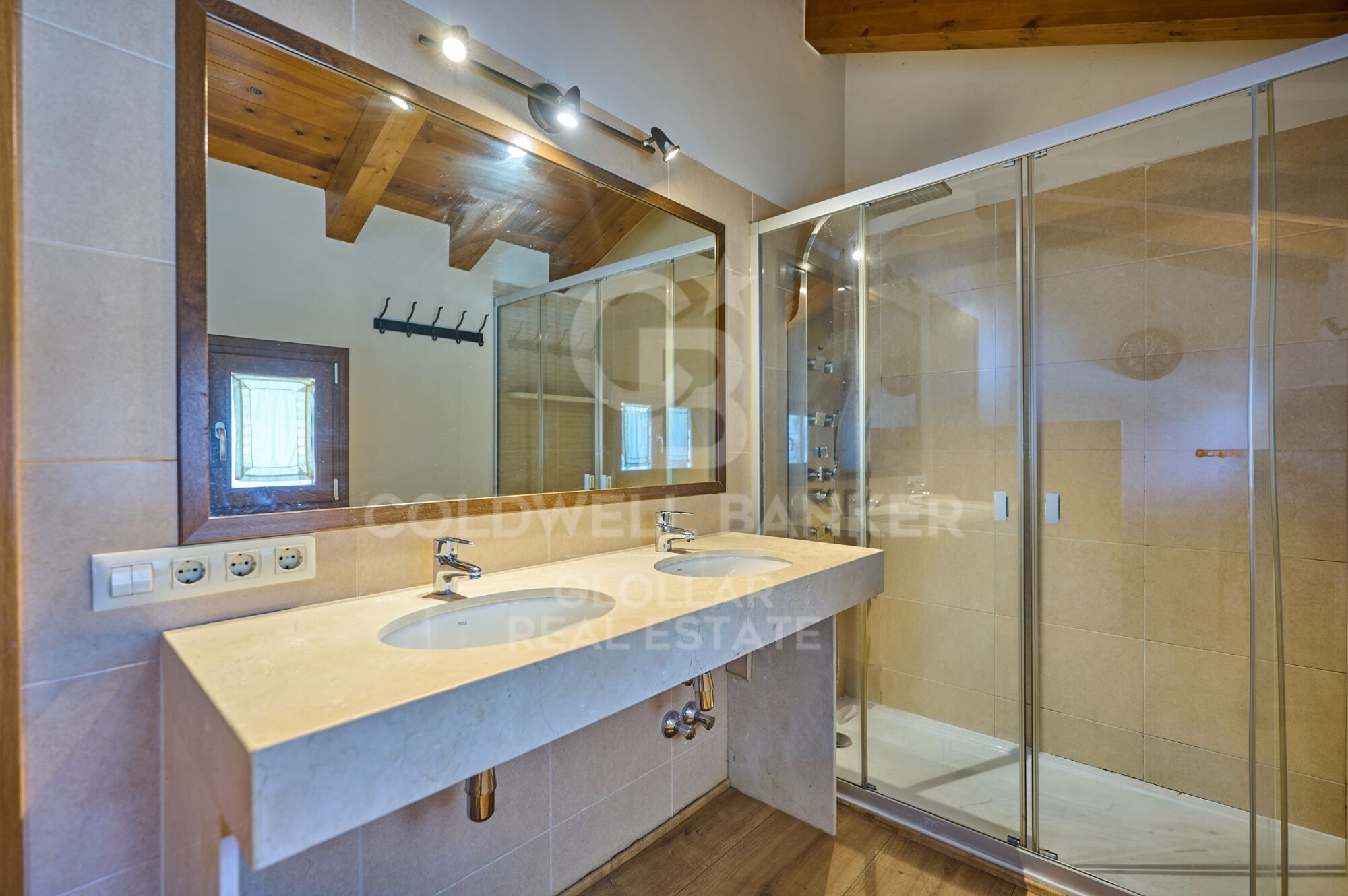 House 4 Bedrooms Sale Das