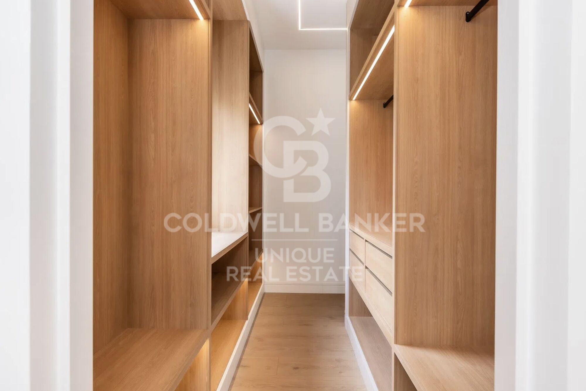 Renovated exterior flat in Jerónimos, Madrid