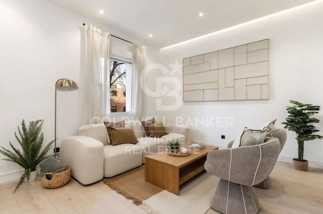 Appartement extérieur rénové à Jerónimos, Madrid