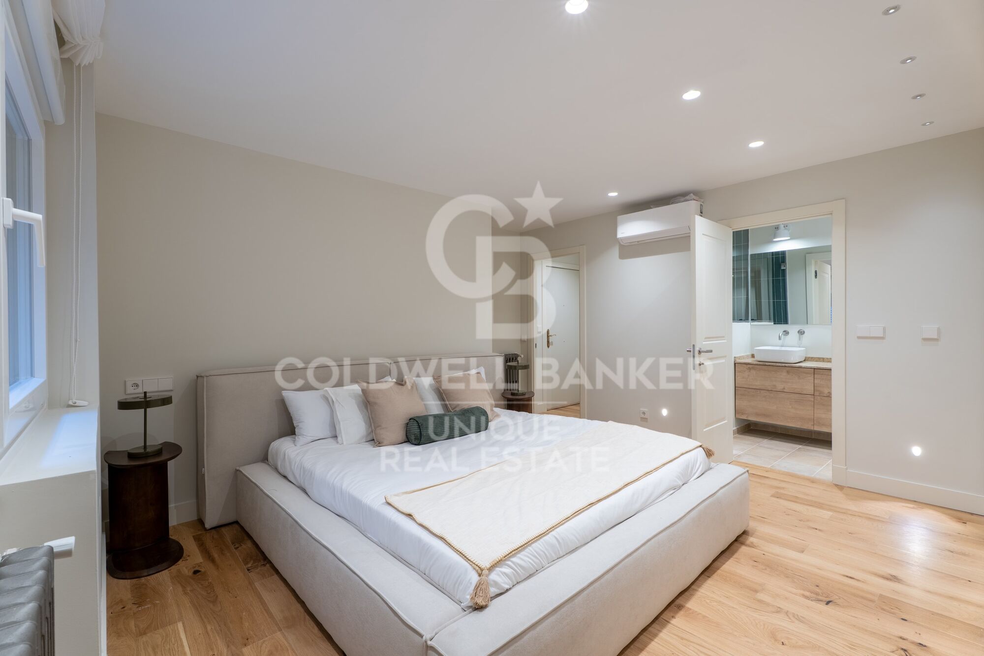 Renovierte Außenwohnung mit Garage und Abstellraum in Castellana, Madrid