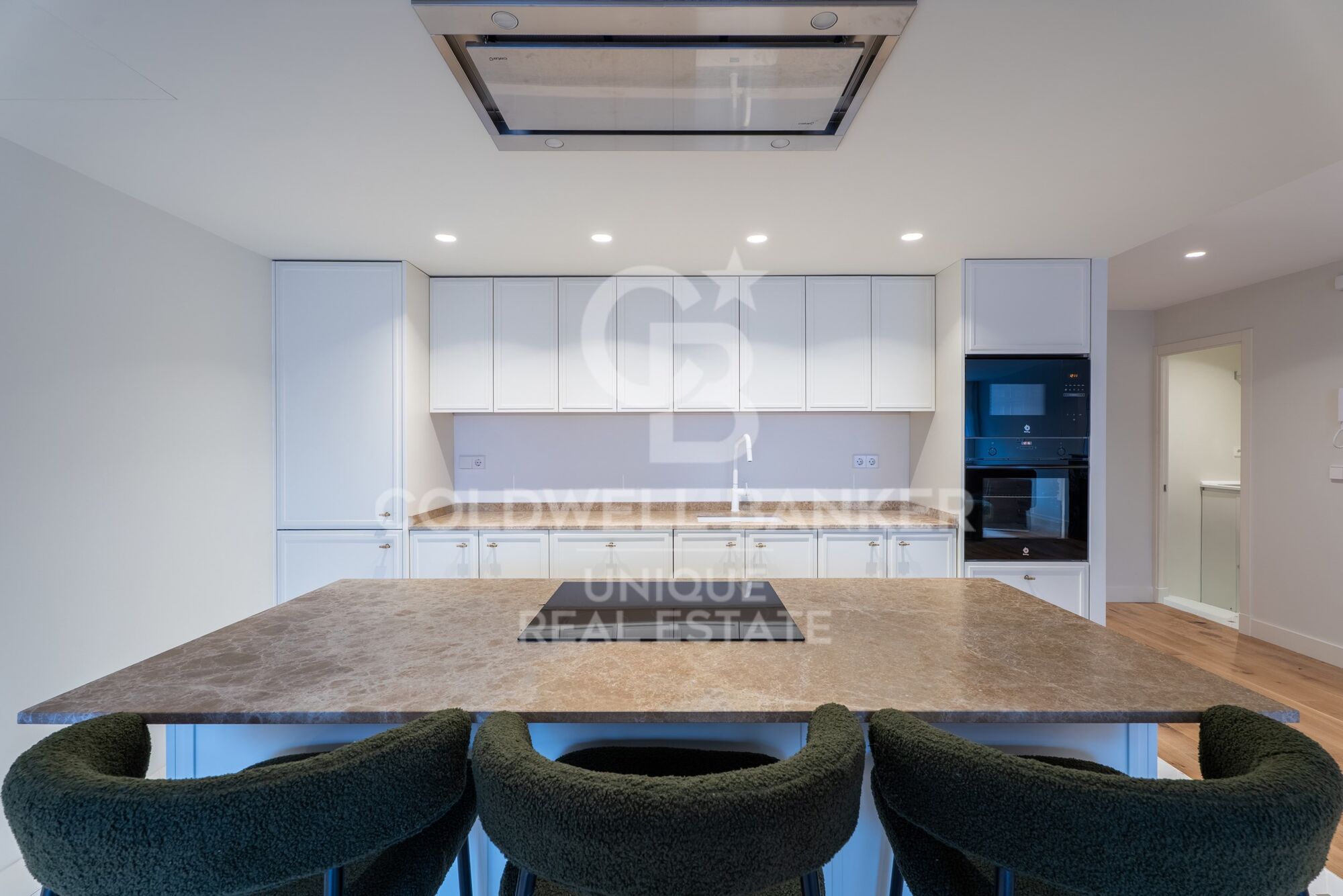 Renovierte Außenwohnung mit Garage und Abstellraum in Castellana, Madrid